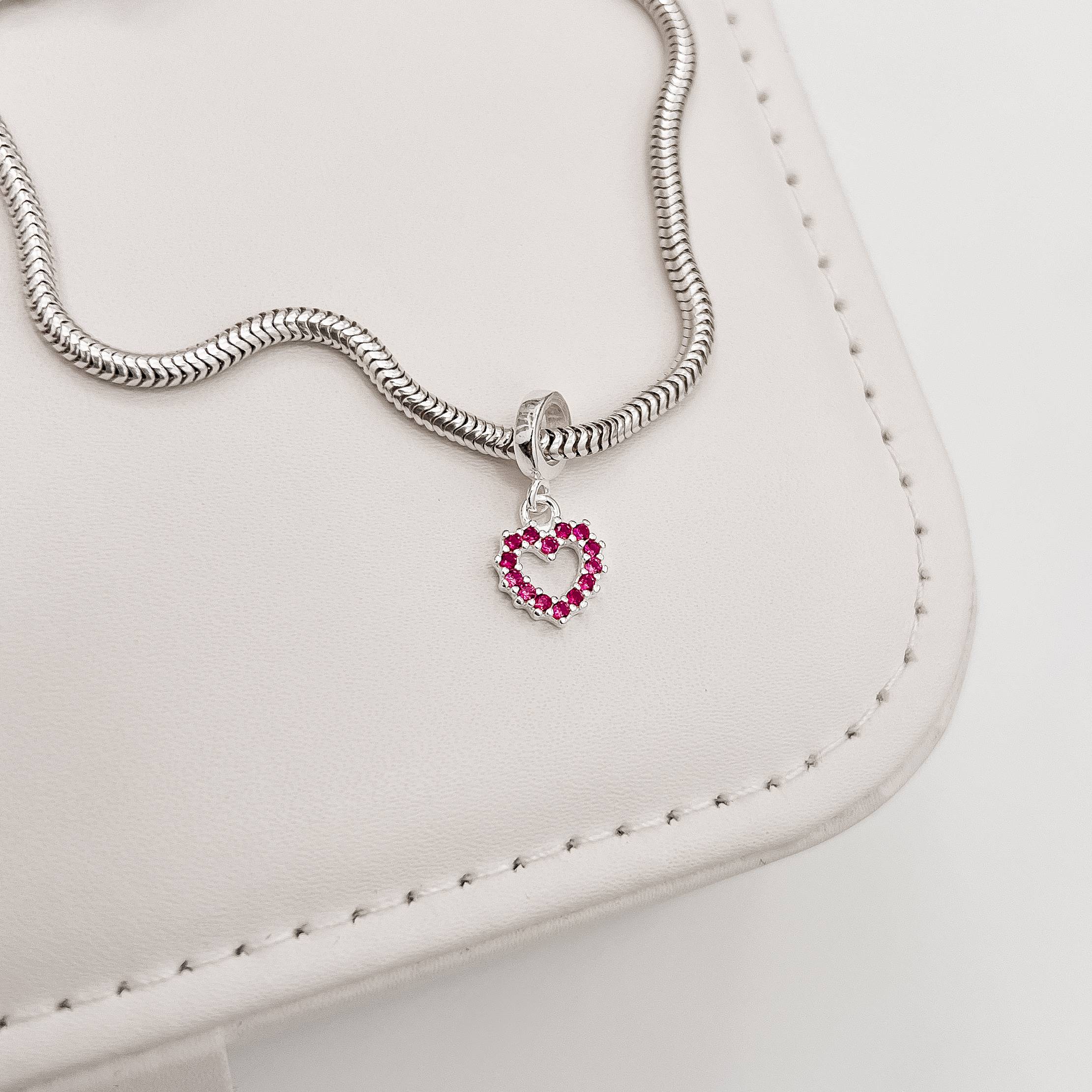 Berloque pingente coração vazado cravejado rosa 8mm