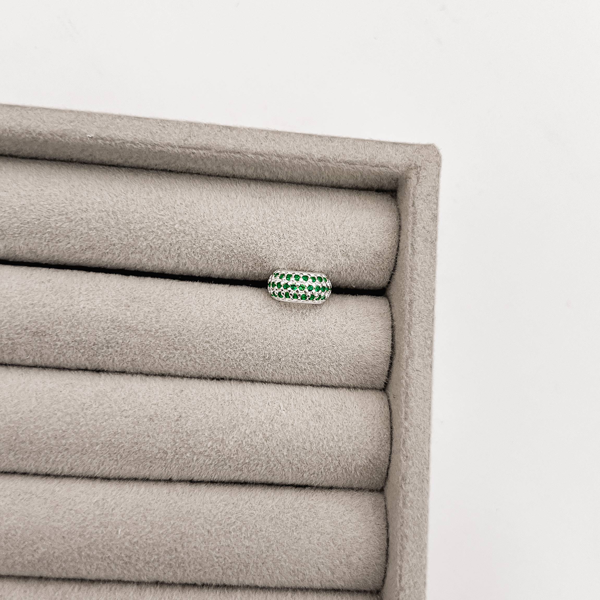 Berloque separador triplo cravejado verde 10mm