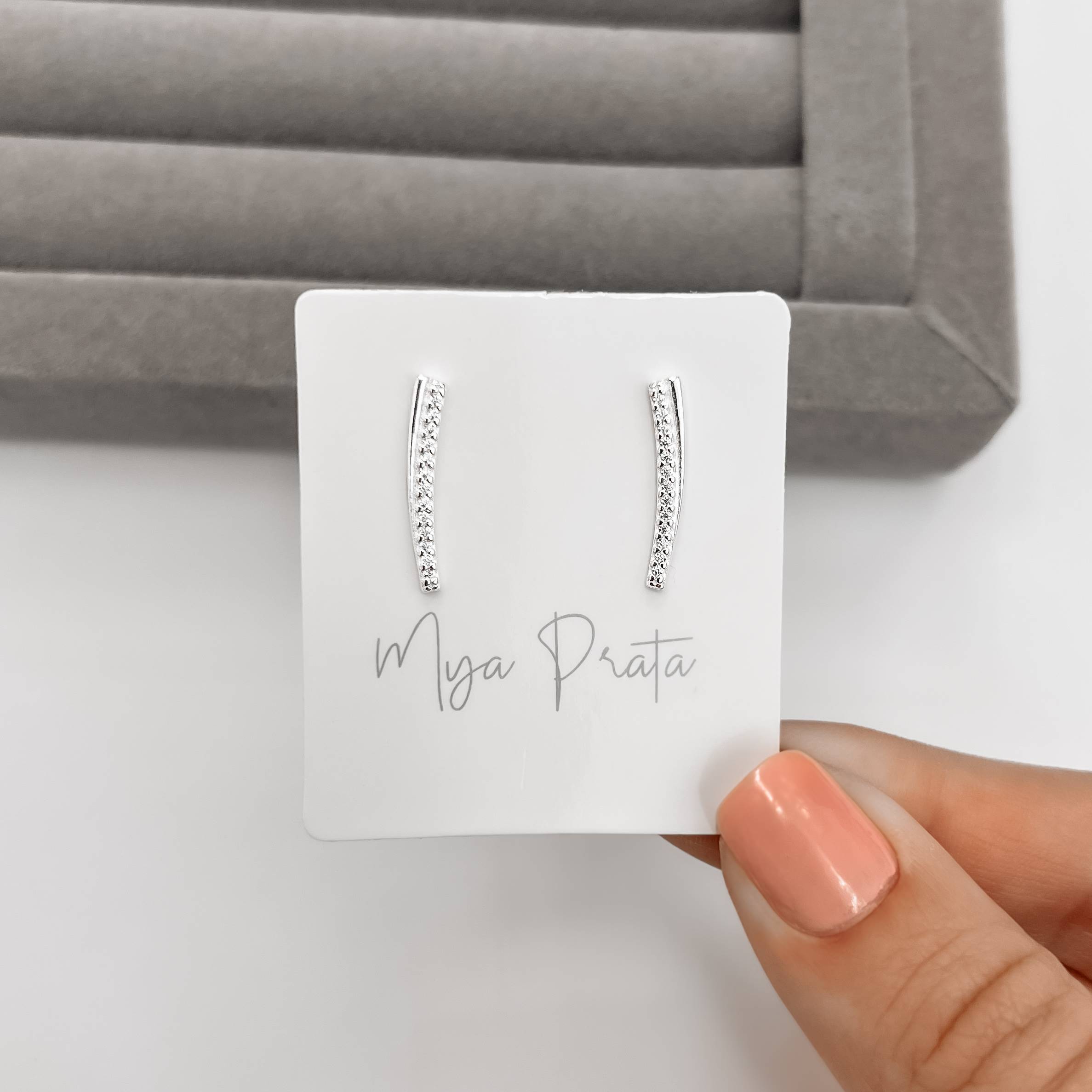 Imagem Secundária Brinco palito curvado cravejado 18mm