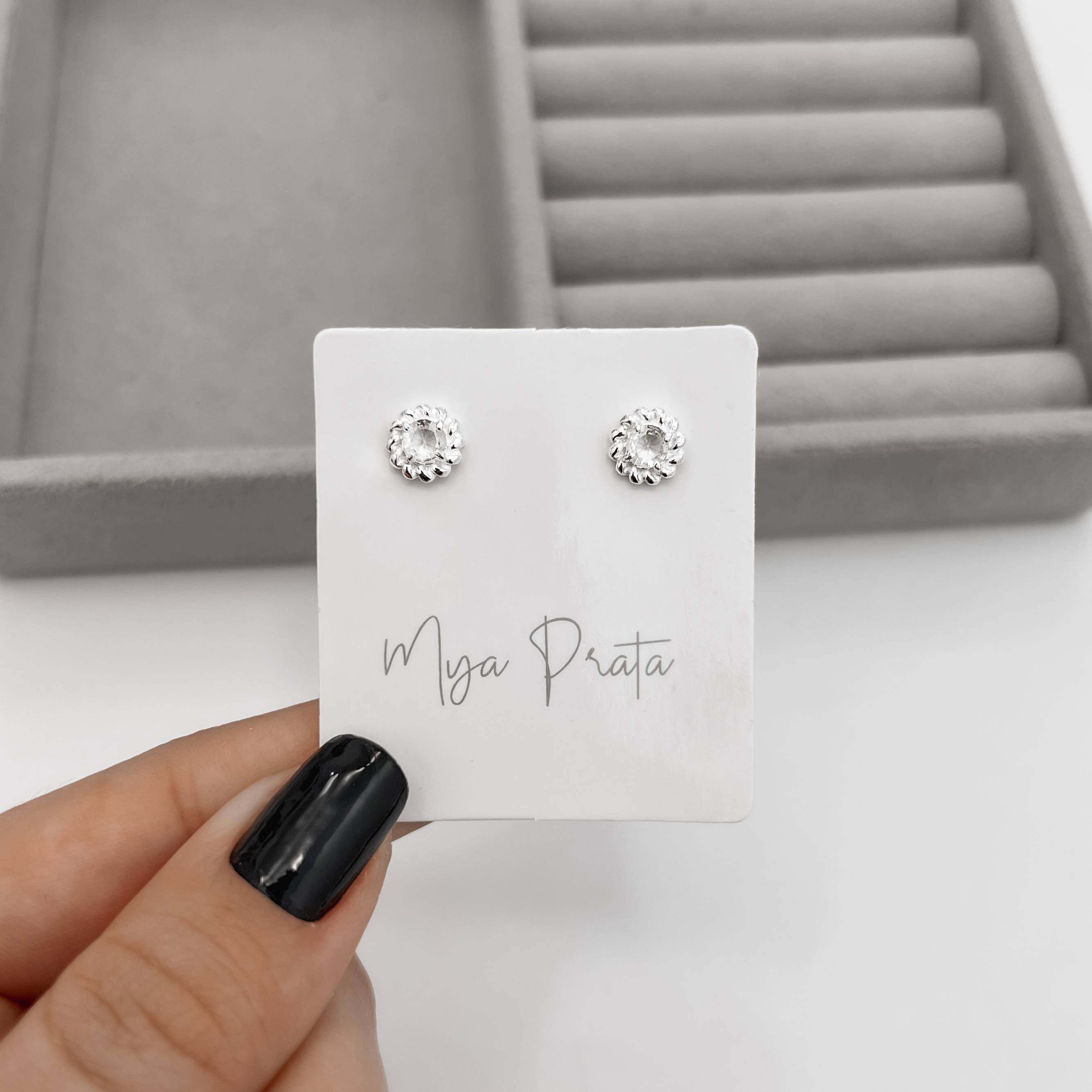 Imagem Brinco zircônia redonda cristal detalhe torcido 7mm