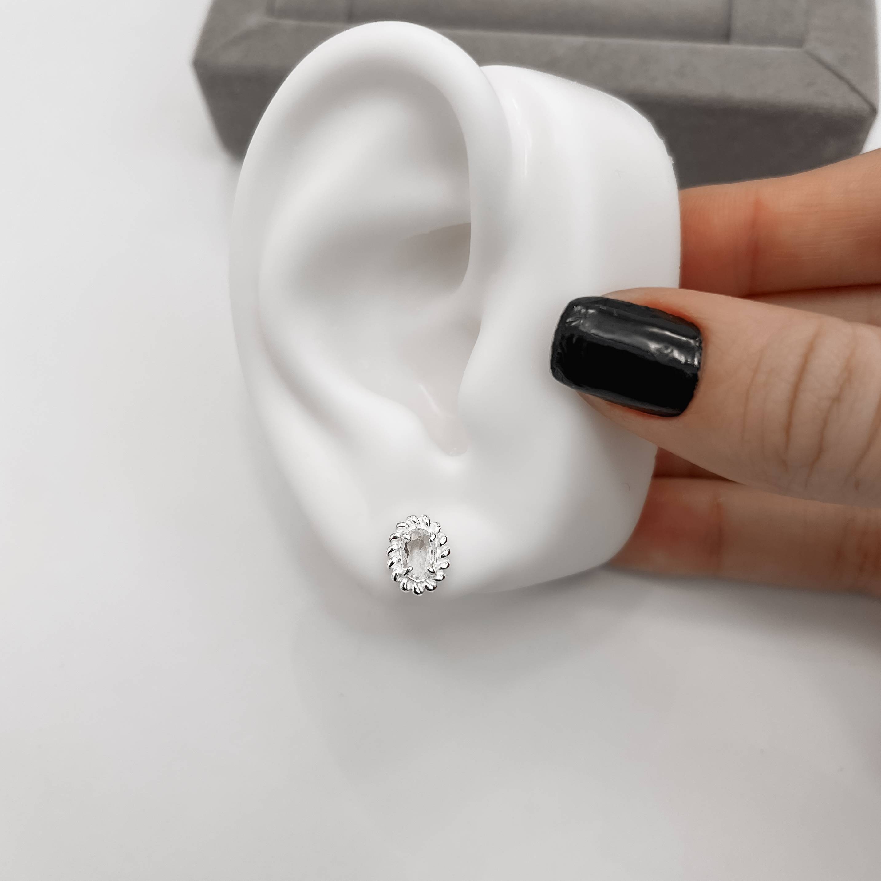 Imagem Brinco zircônia oval cristal detalhe torcido 10mm