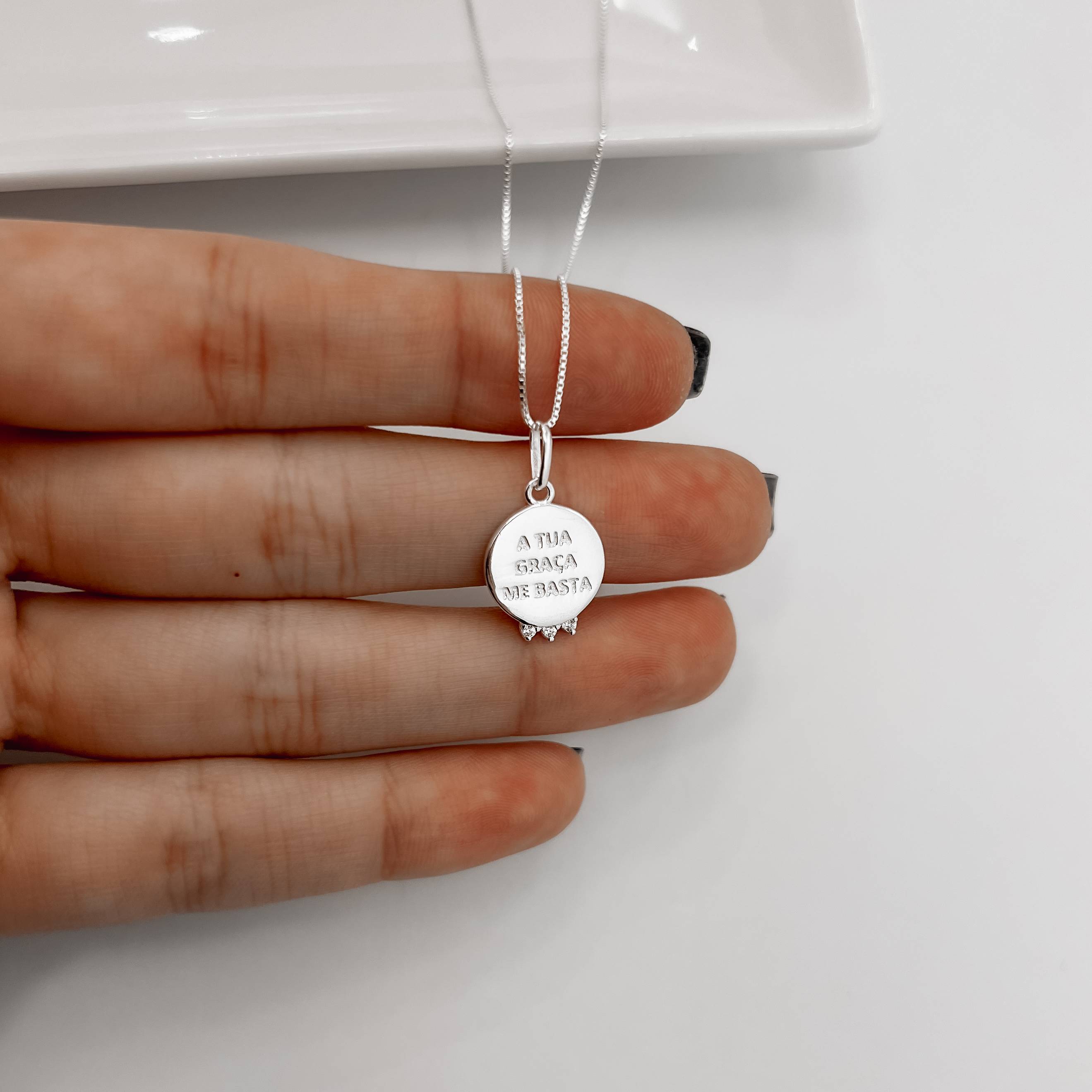 Imagem Secundária Colar pingente medalha a tua graça me basta 14mm com zircônias 45cm