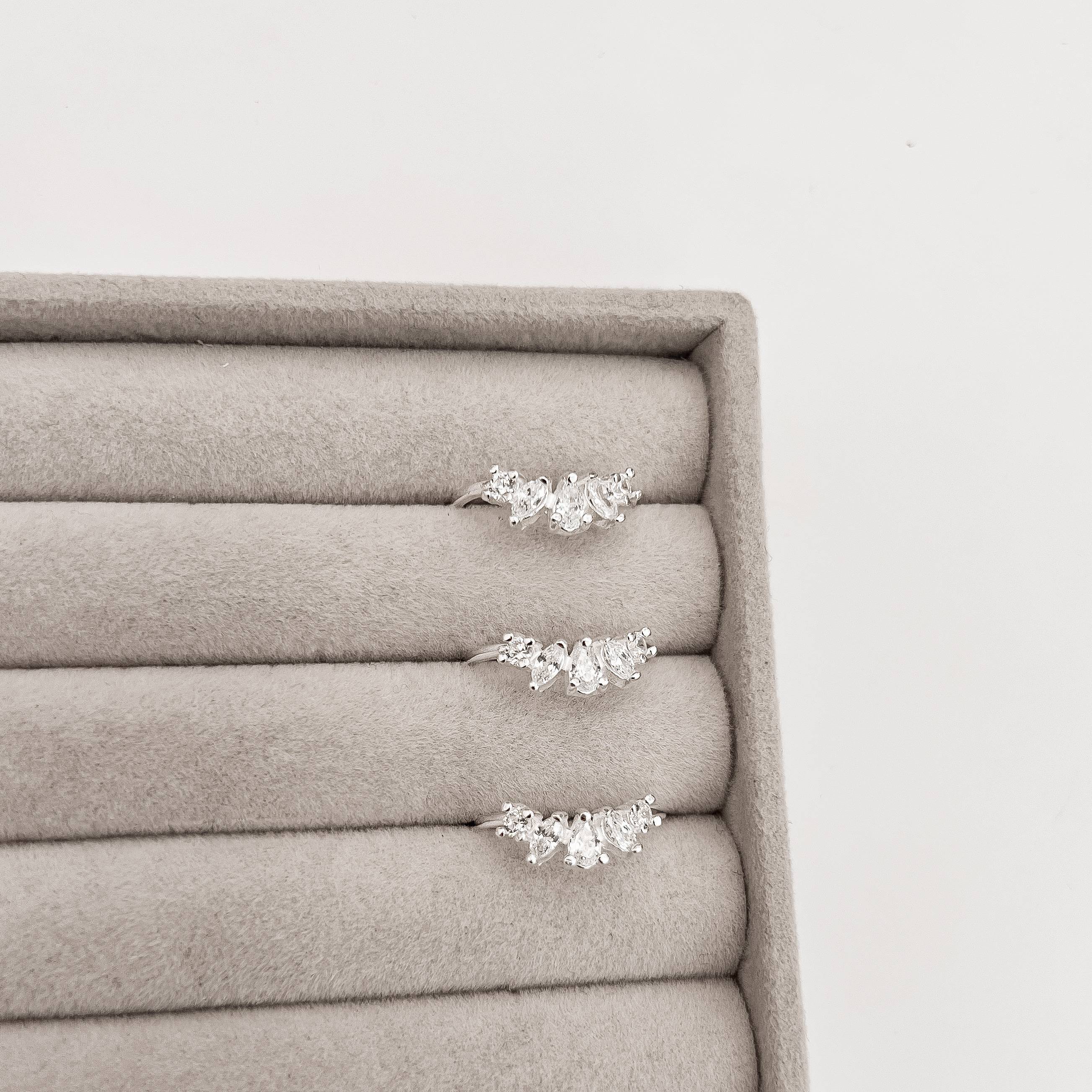 Anel curva com zircônias