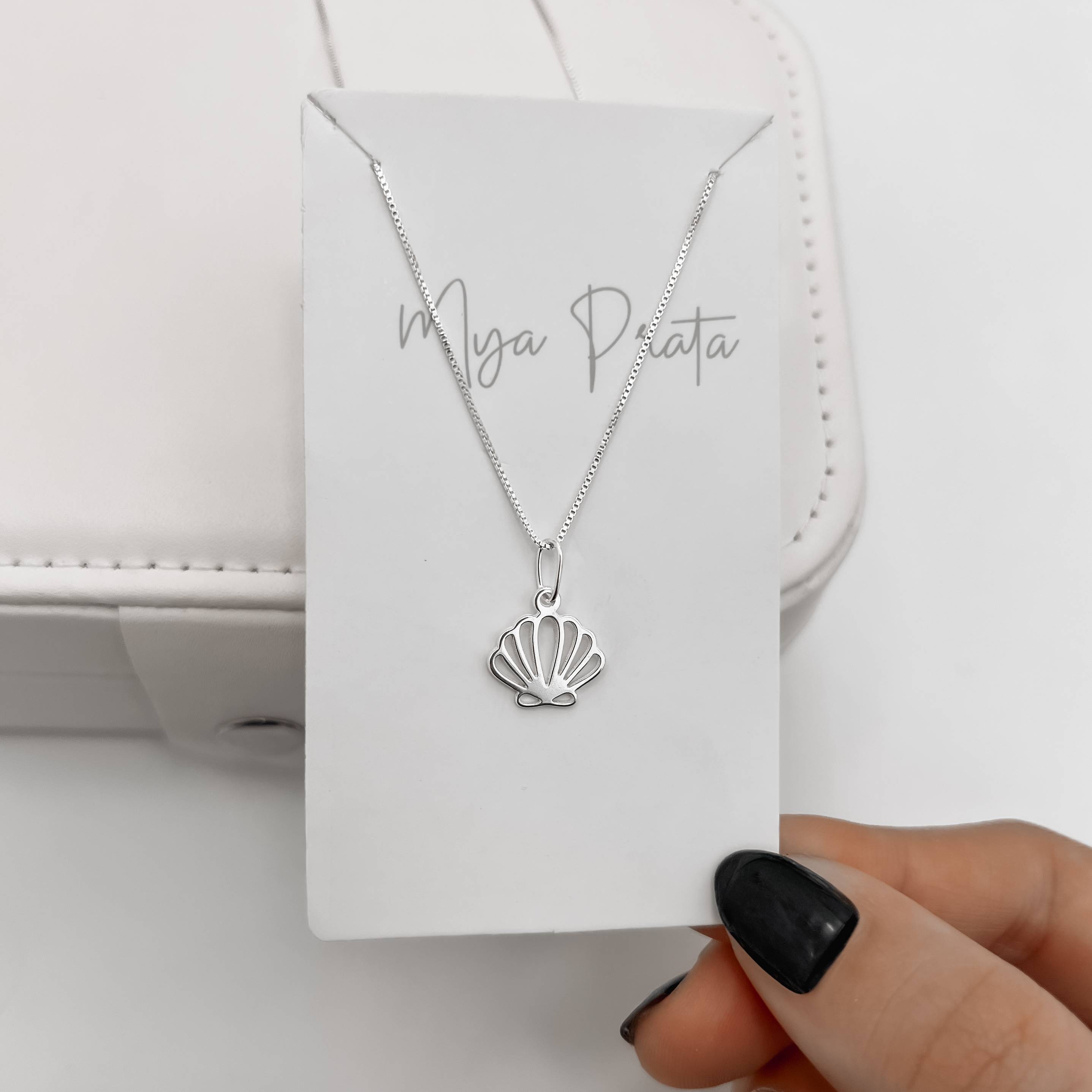 Colar pingente concha vazada 12mm 45cm