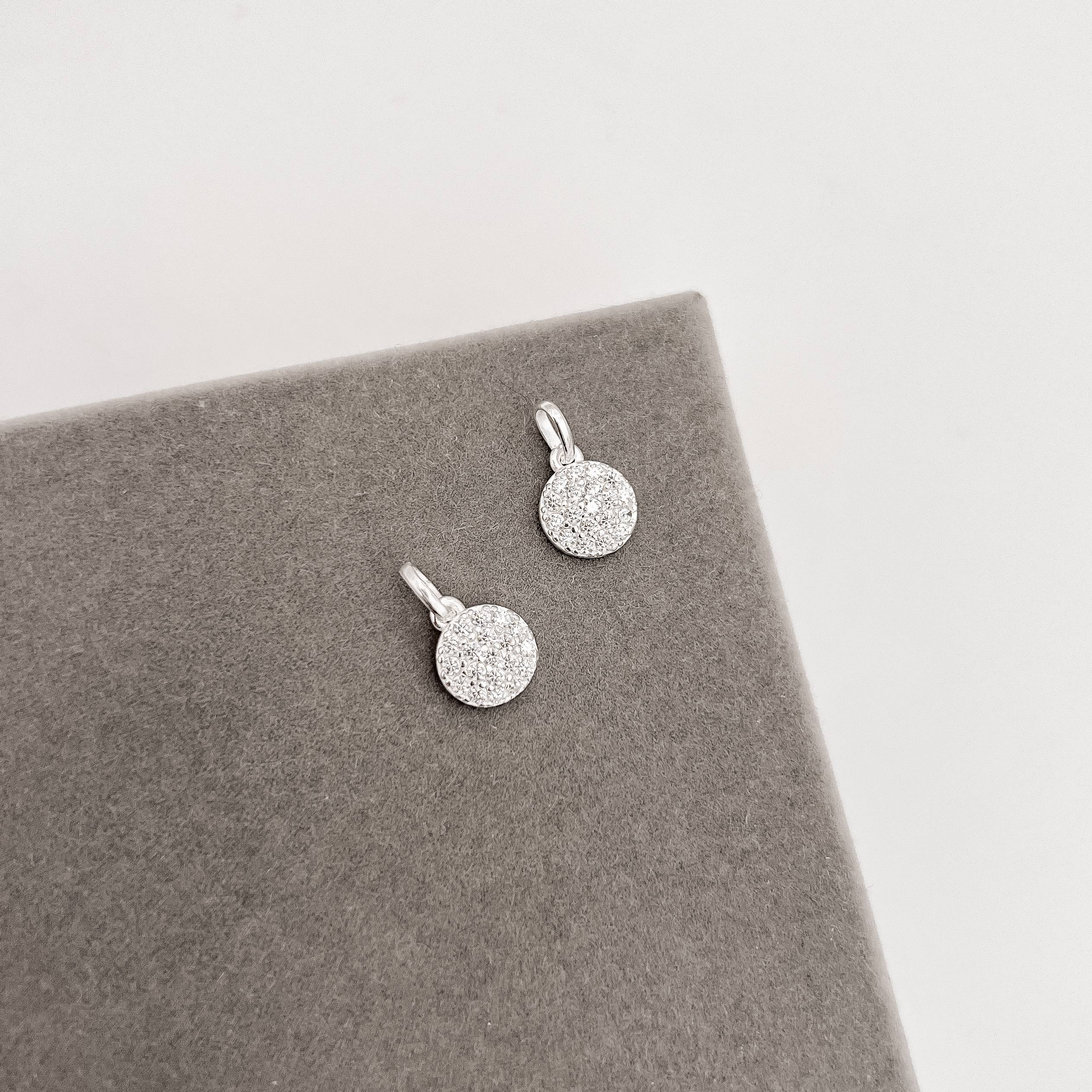 Pingente botão com zircônias 8mm