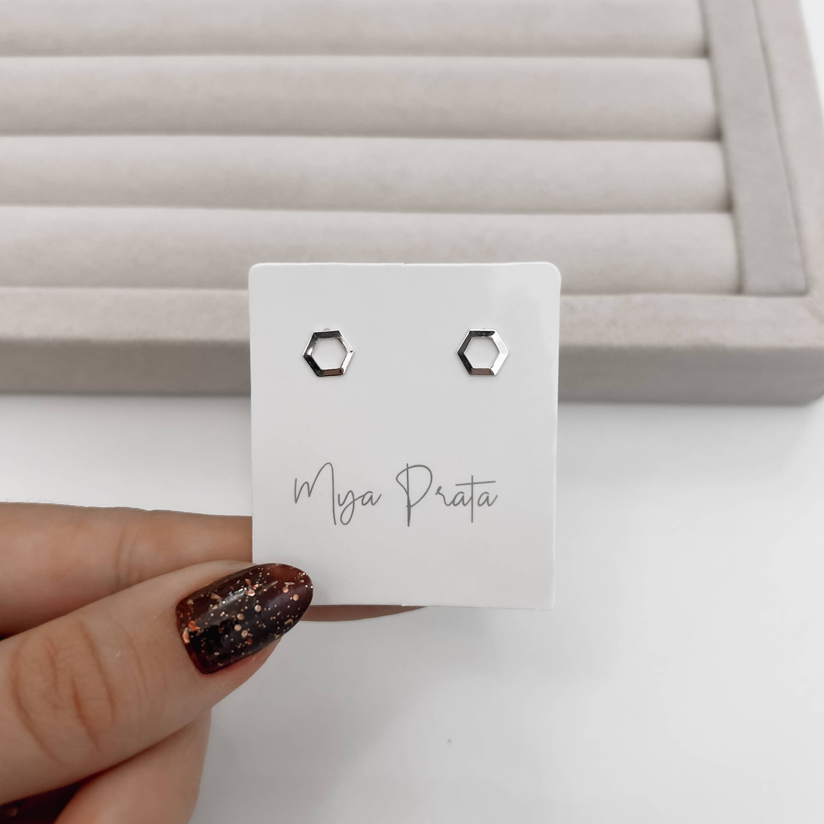 Imagem Secundária Brinco hexágono vazado 6mm