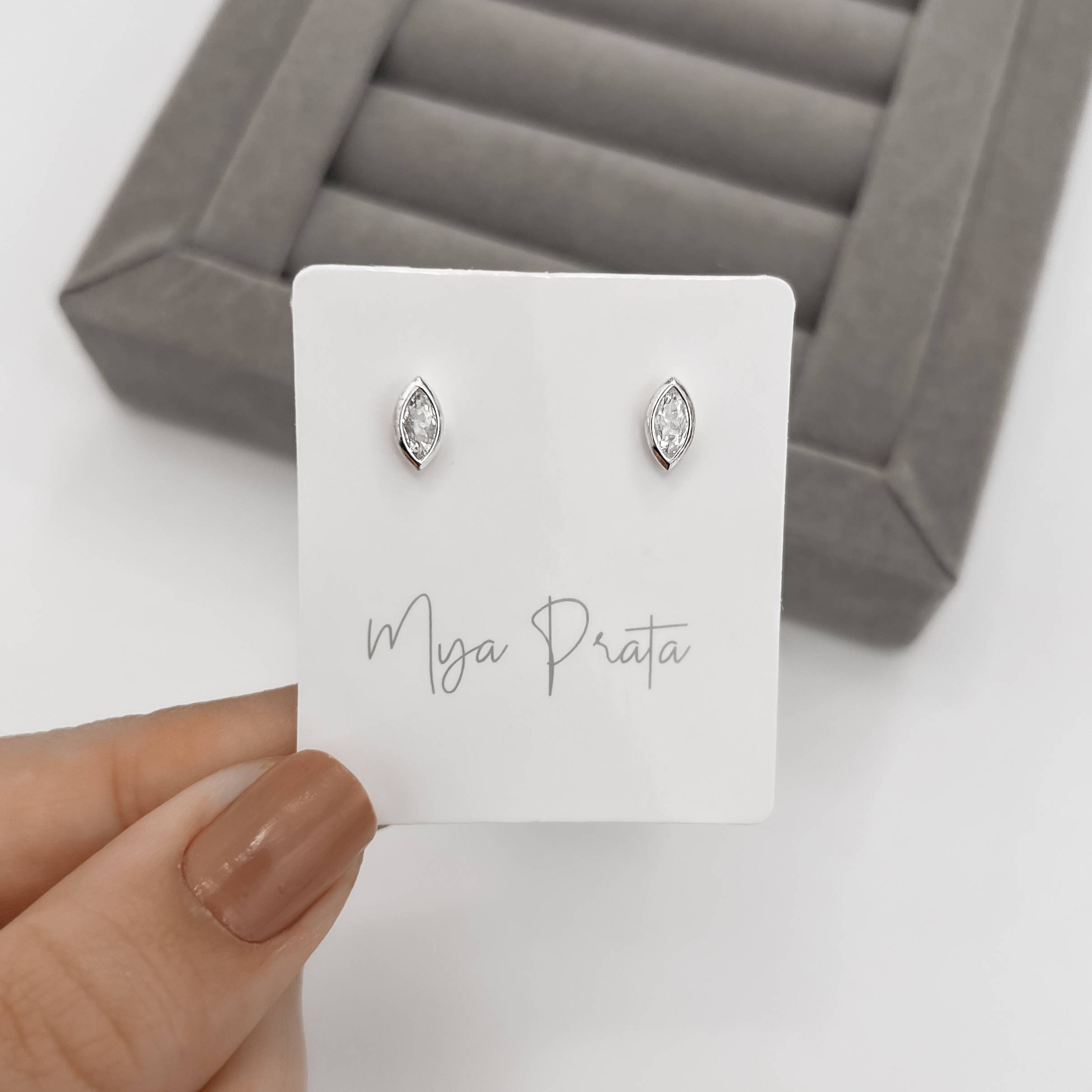 Imagem Secundária Brinco zircônia navete 8mm