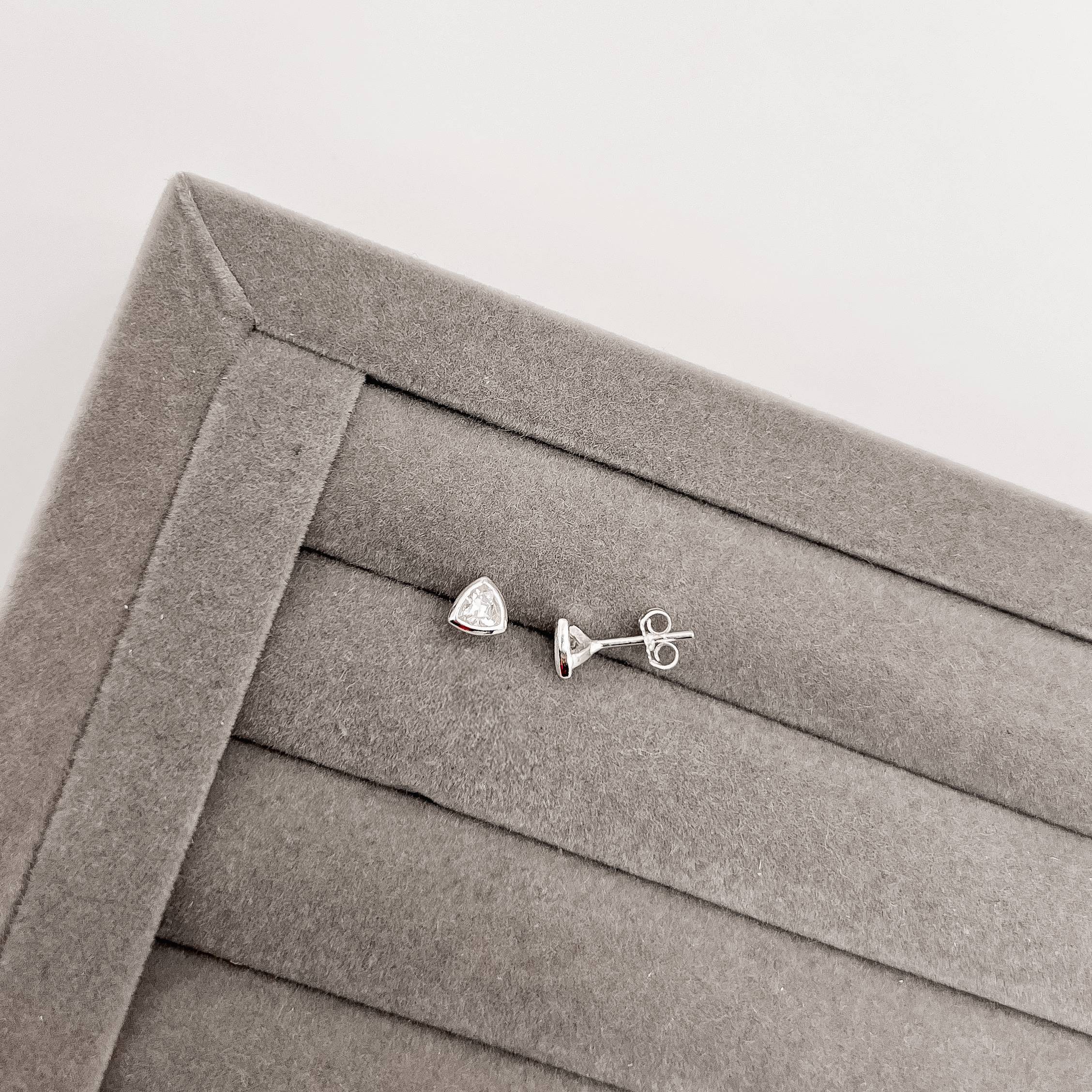 Imagem Secundária Brinco zircônia triângulo 5mm