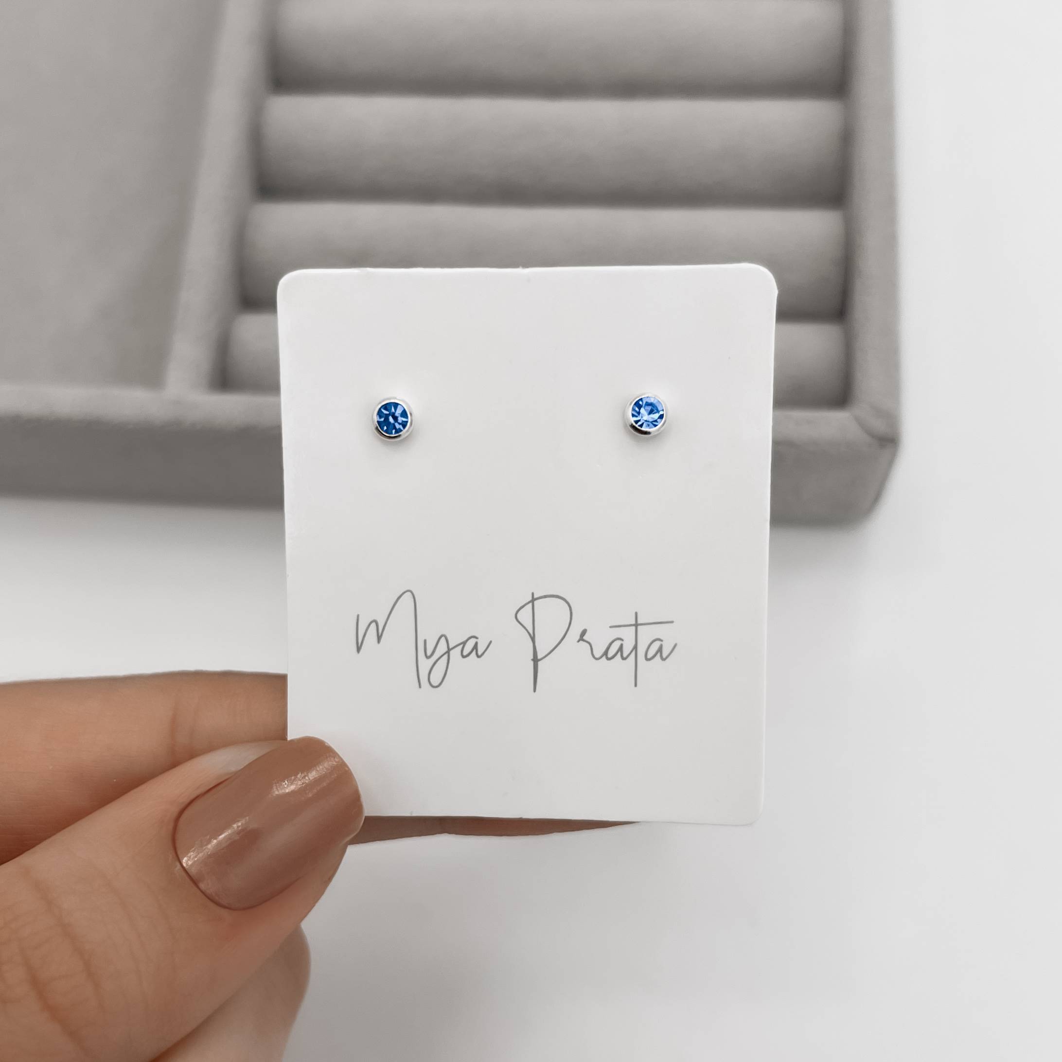 Imagem Brinco zircônia redonda embutida azul 3mm