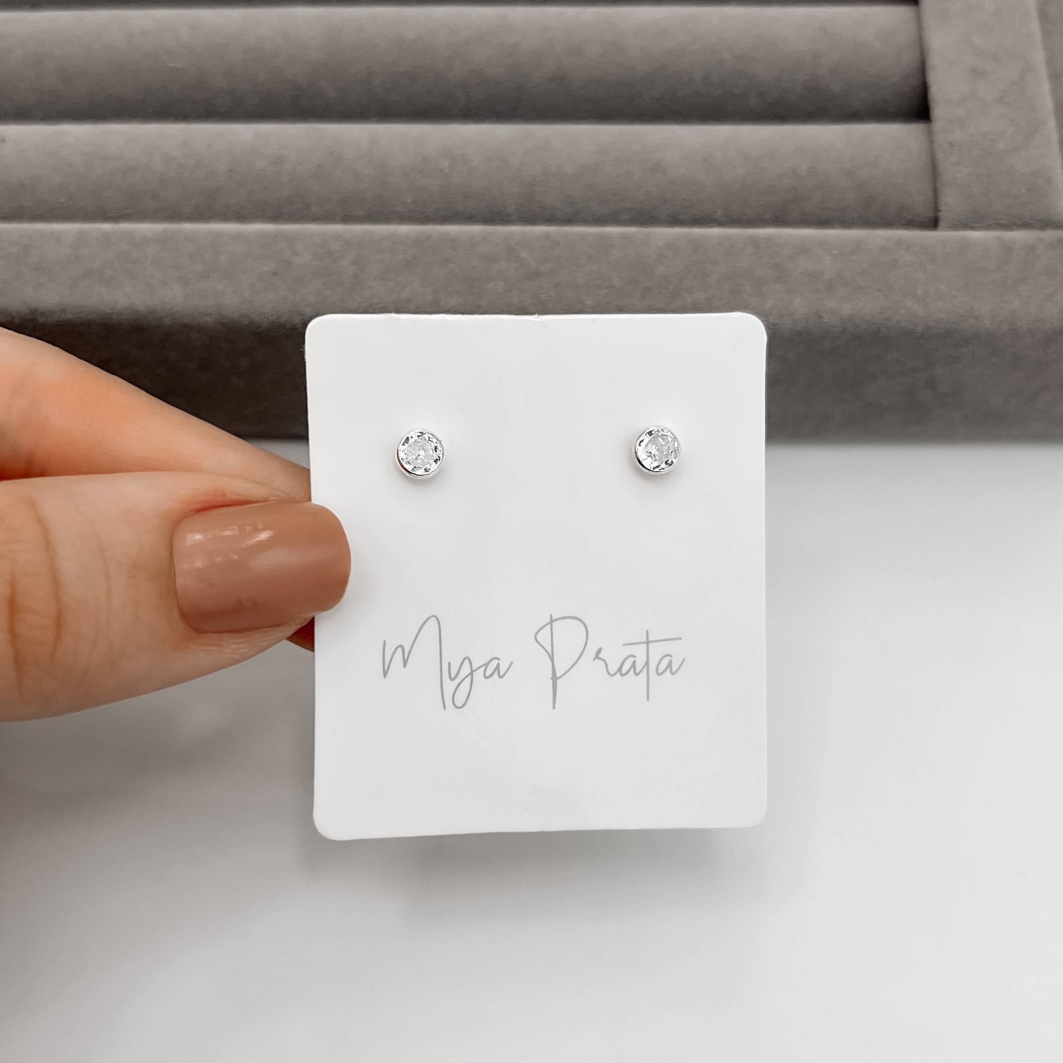 Imagem Secundária Brinco zircônia redonda cristal embutida 4mm