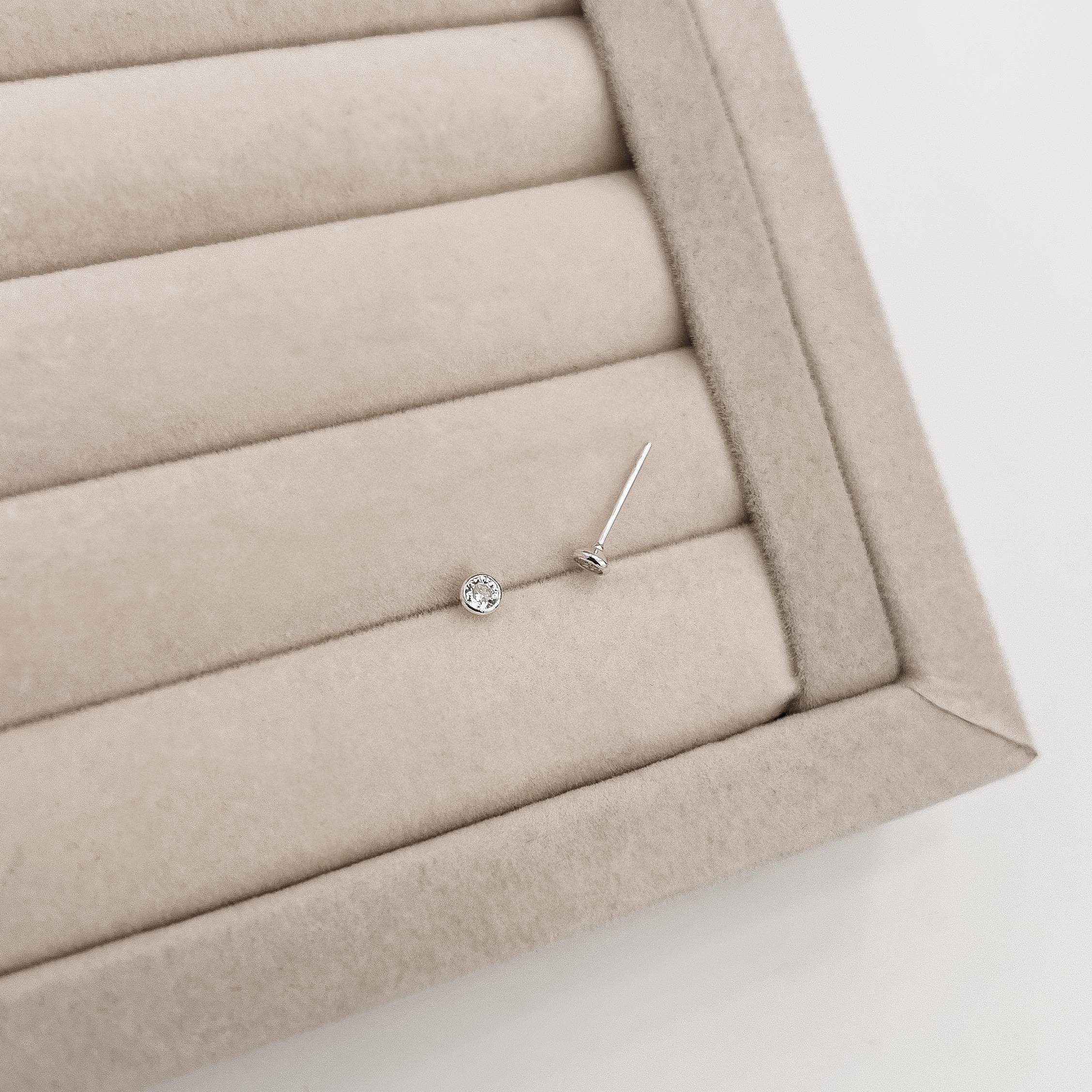 Imagem Secundária Brinco zircônia redonda embutida cristal 3mm