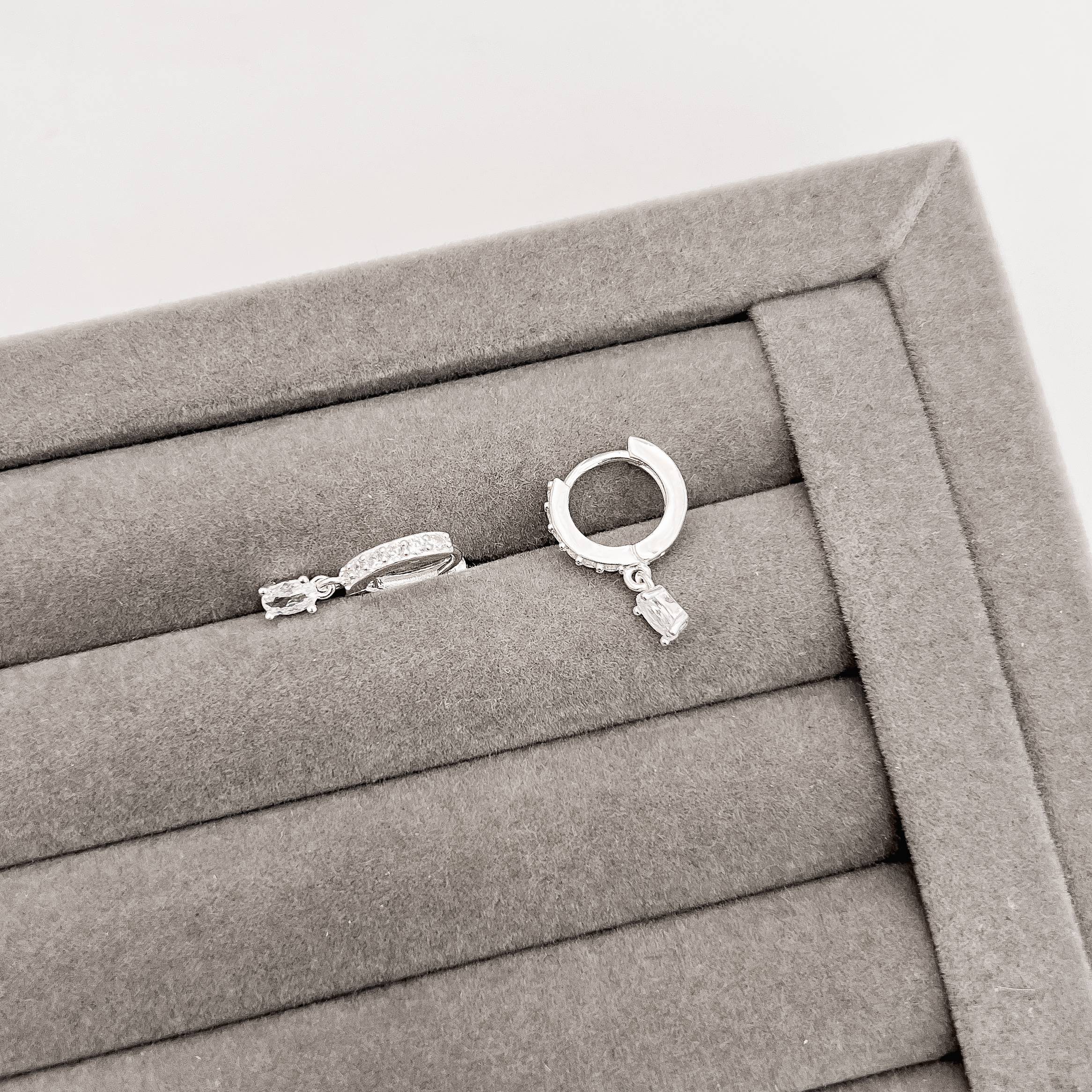 Imagem Secundária Argola click cravejada 11mm pingente zircônia oval