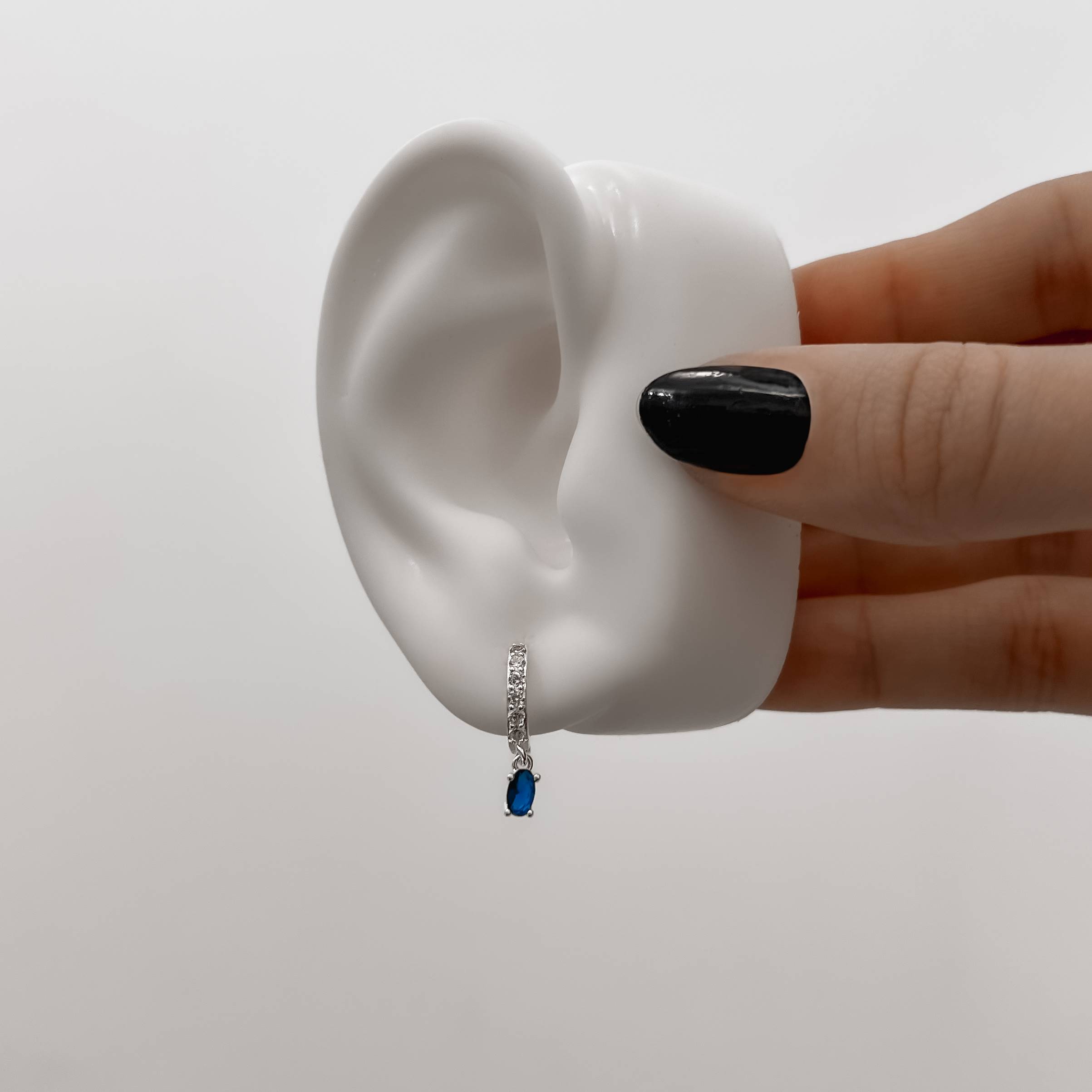 Imagem Argola click cravejada 11mm pingente zircônia oval azul