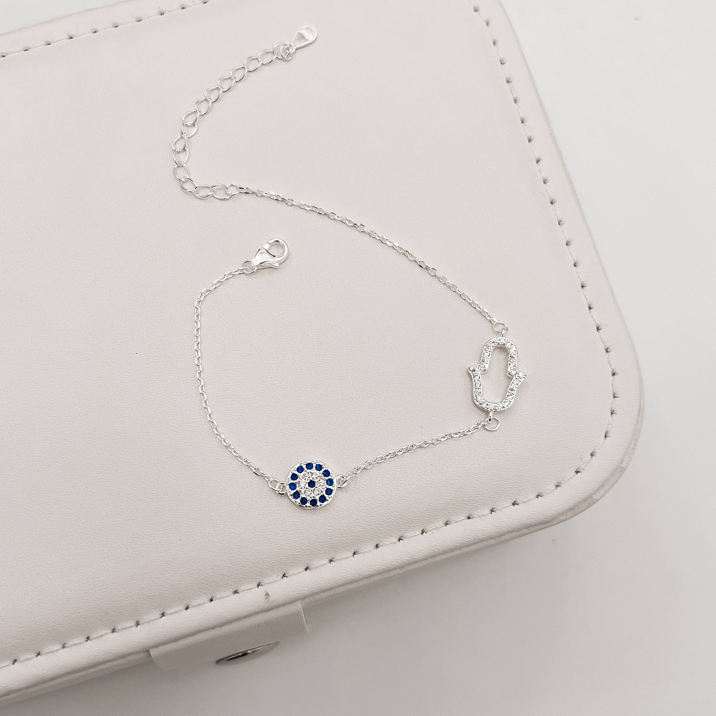 Imagem Secundária Pulseira entremeios mão vazada e olho grego cravejados 