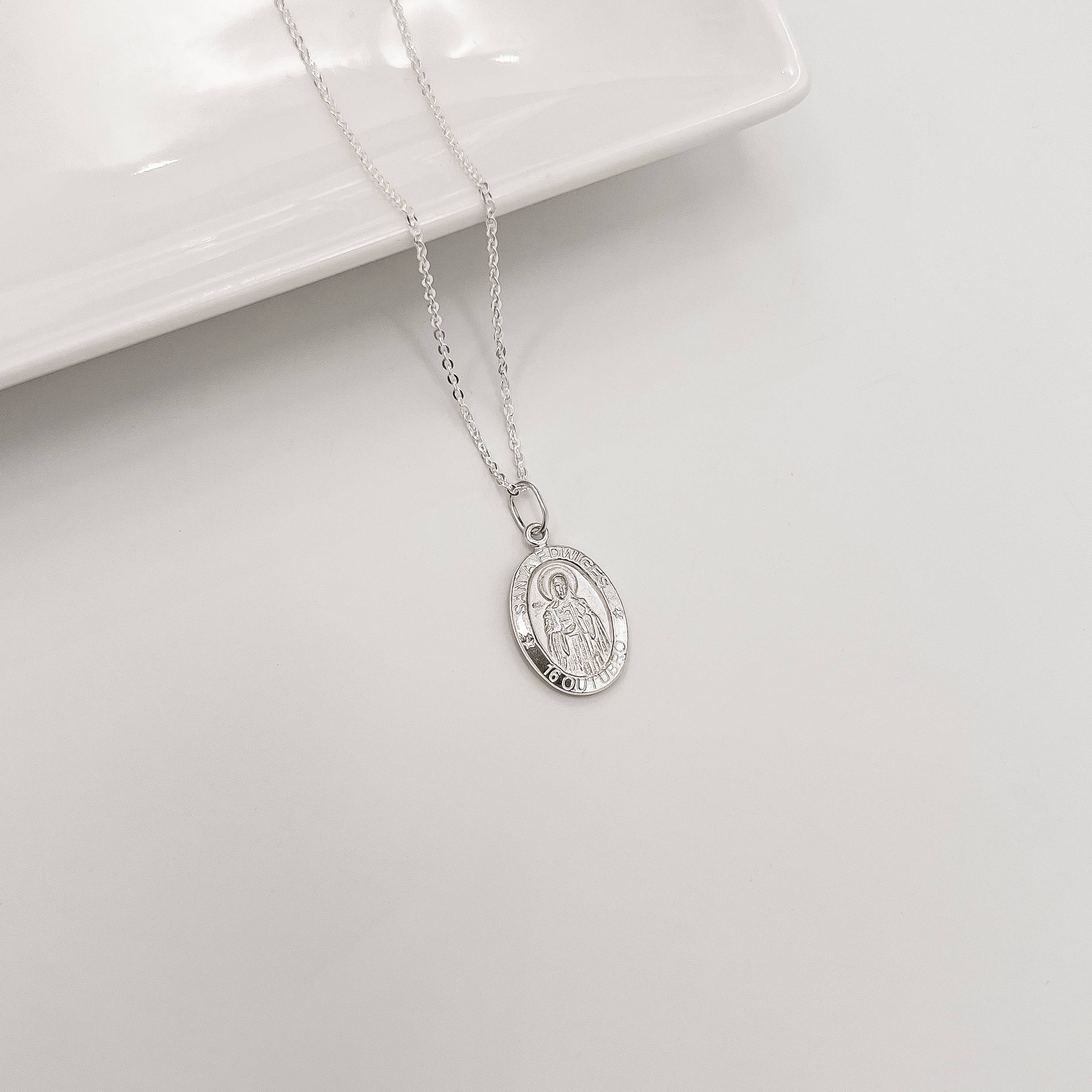 Colar pingente medalha dupla face Santa Edwiges e cruz 16mm corrente cadeadinho 45cm