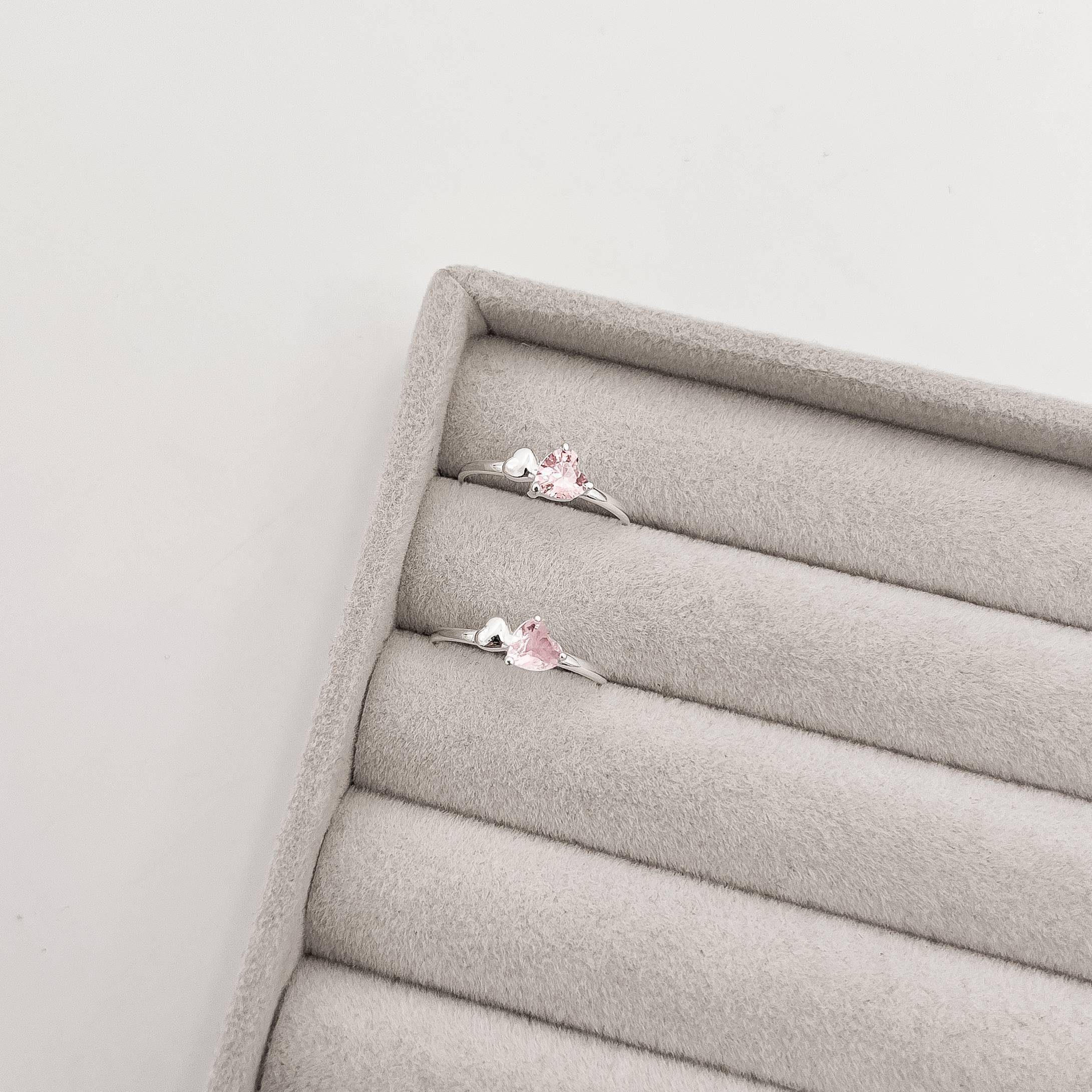 Anel zircônia coração rosa e coração