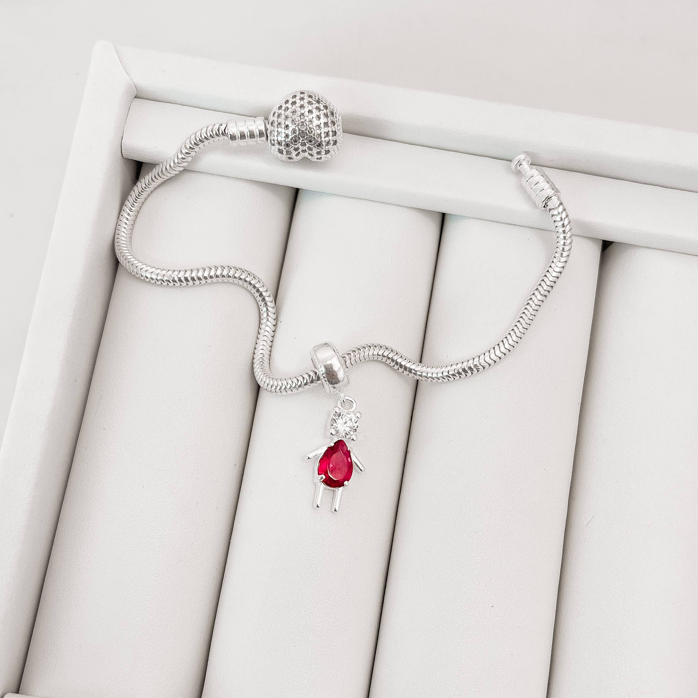 Berloque pingente menina zircônia cereja 15mm