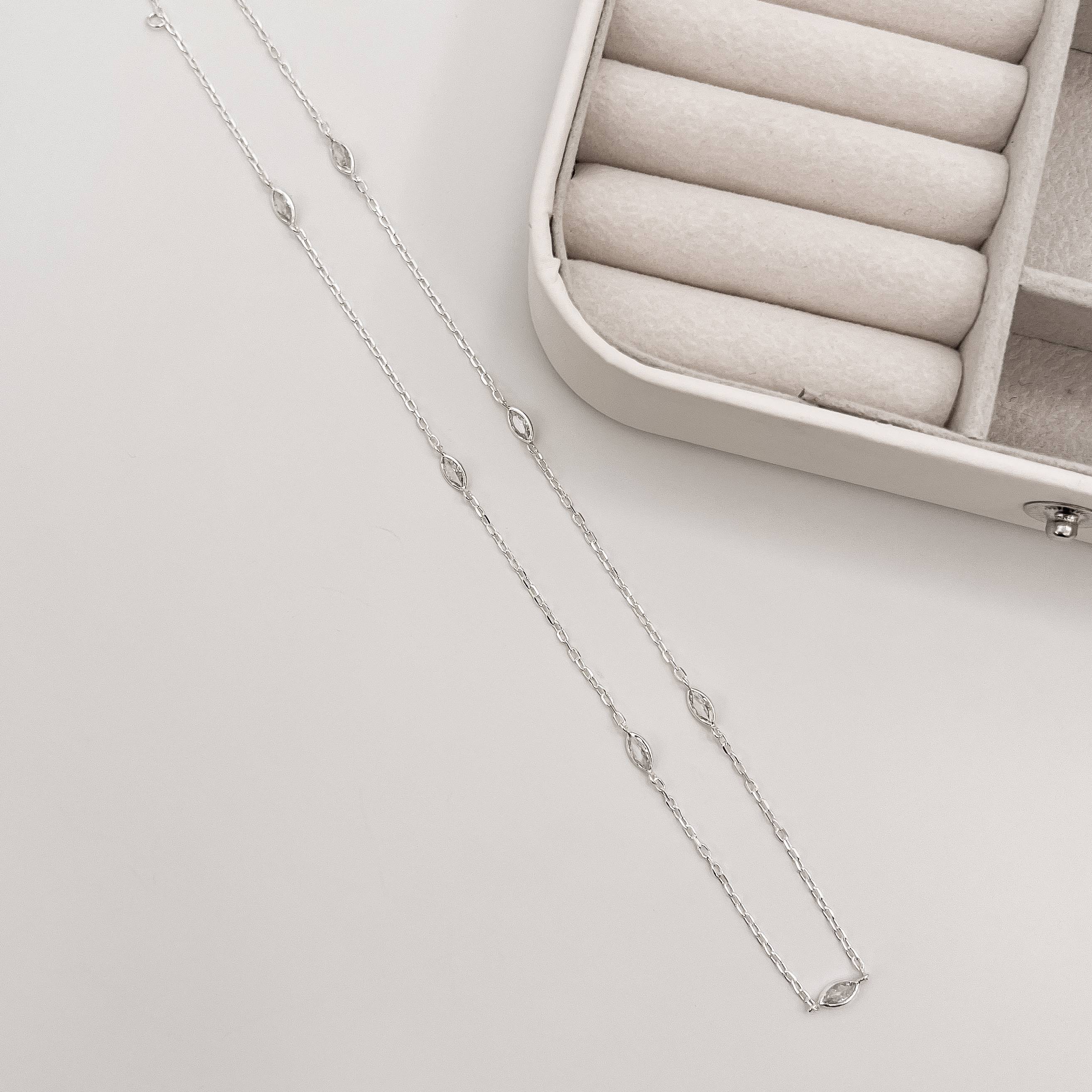 Imagem Colar entremeios zircônias navetes 6mm corrente cartier 45cm