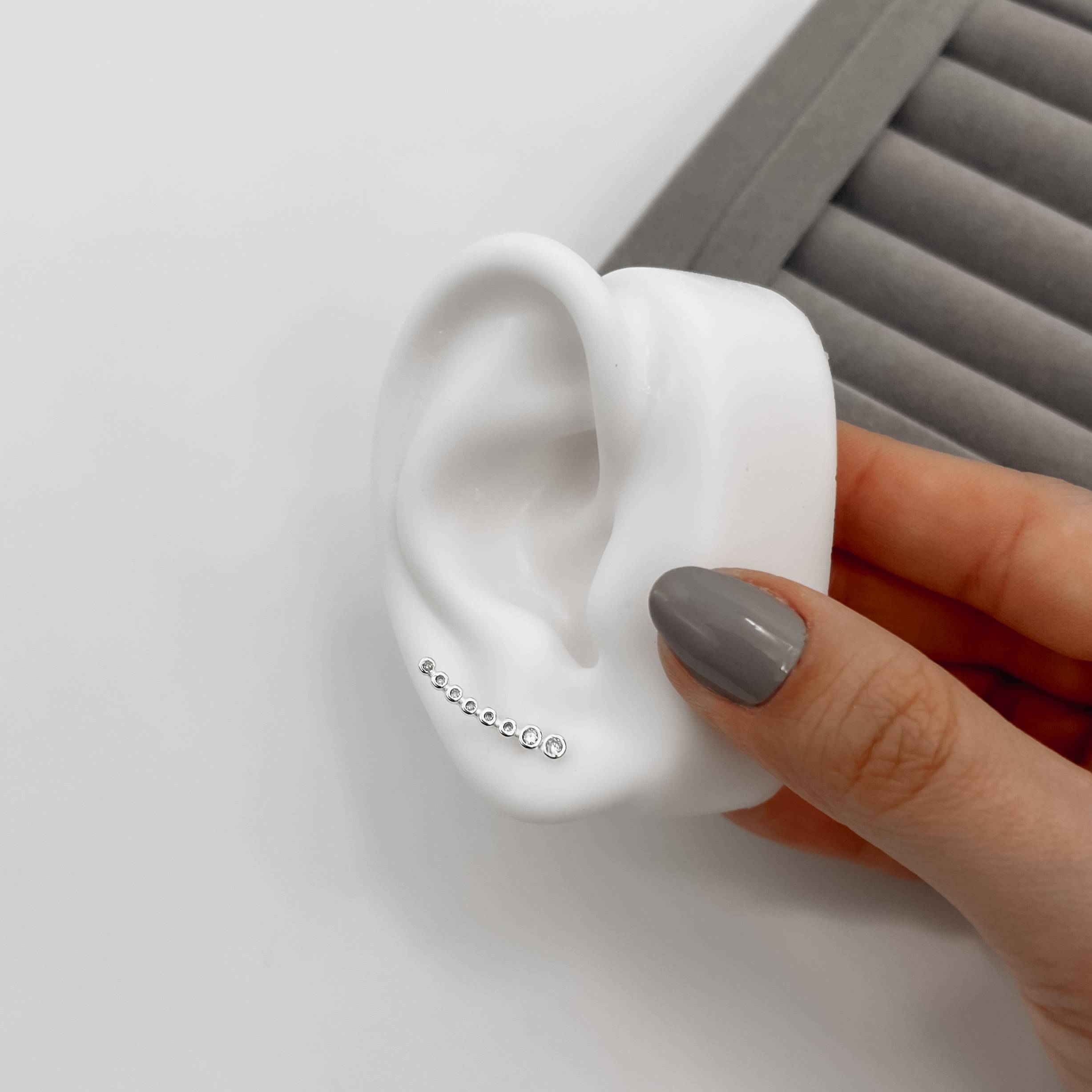 Imagem Brinco ear cuff bolinhas cravejadas tarraxa