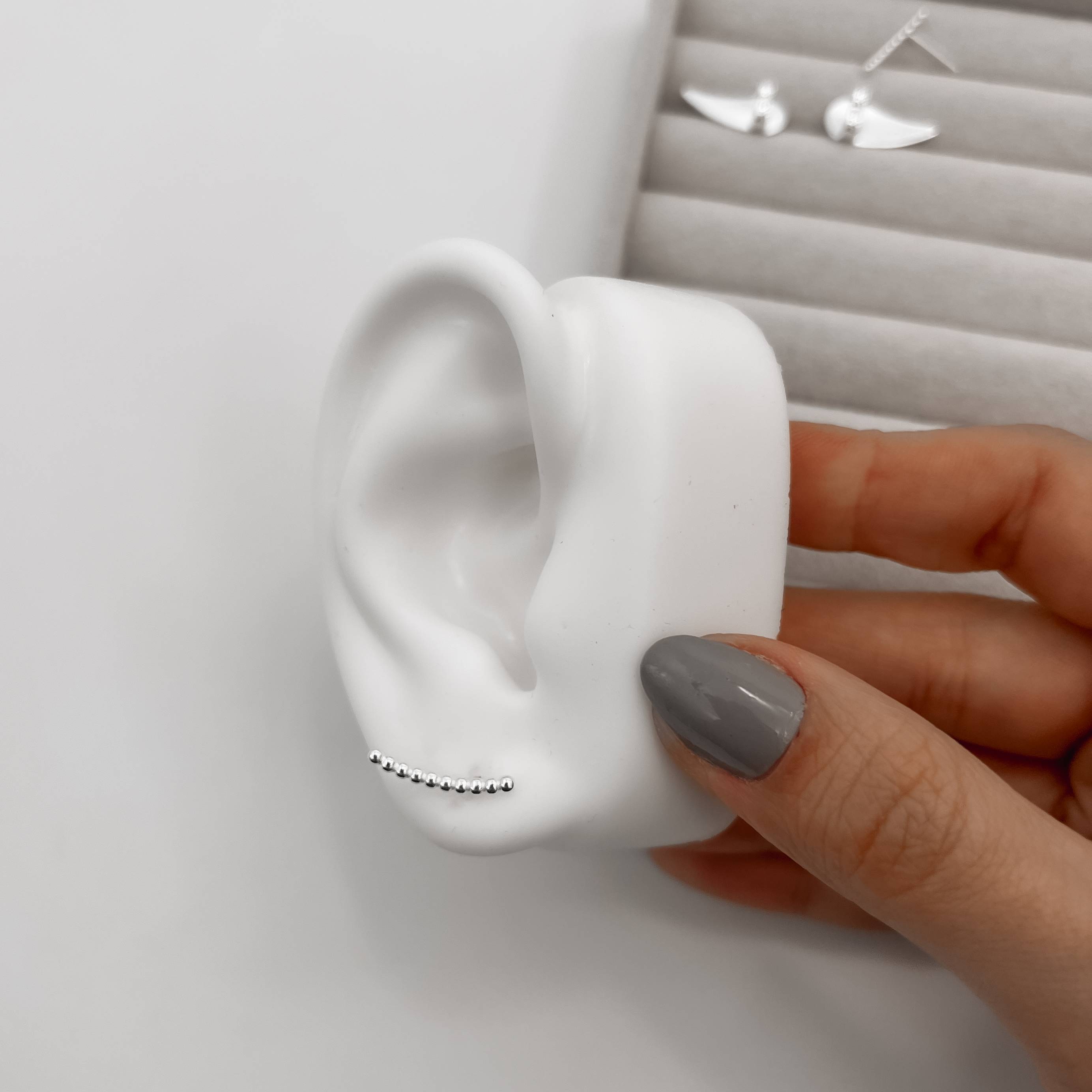 Imagem Secundária Brinco ear cuff bolinhas tarraxa