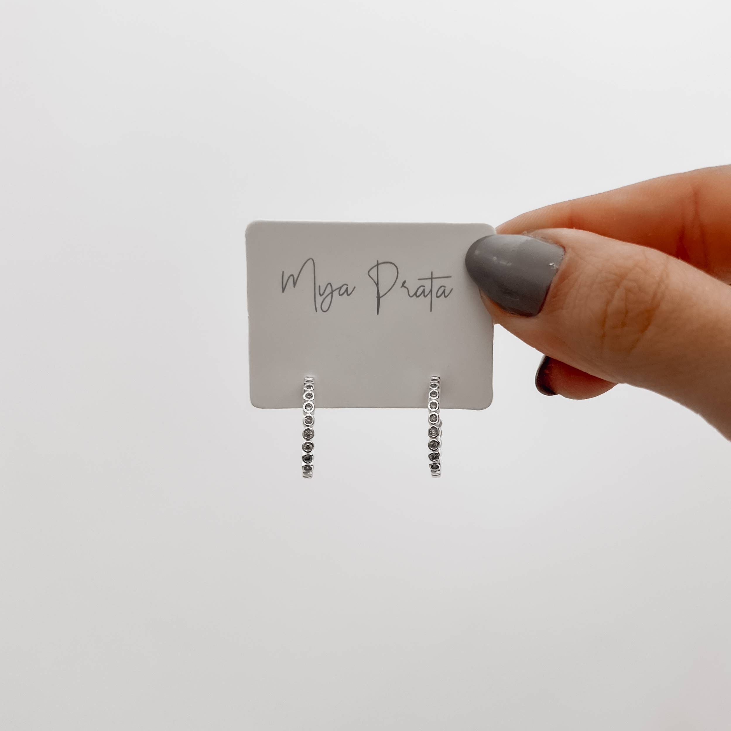 Imagem Secundária Argola fio bolinhas metade cravejada 17mm tarraxa