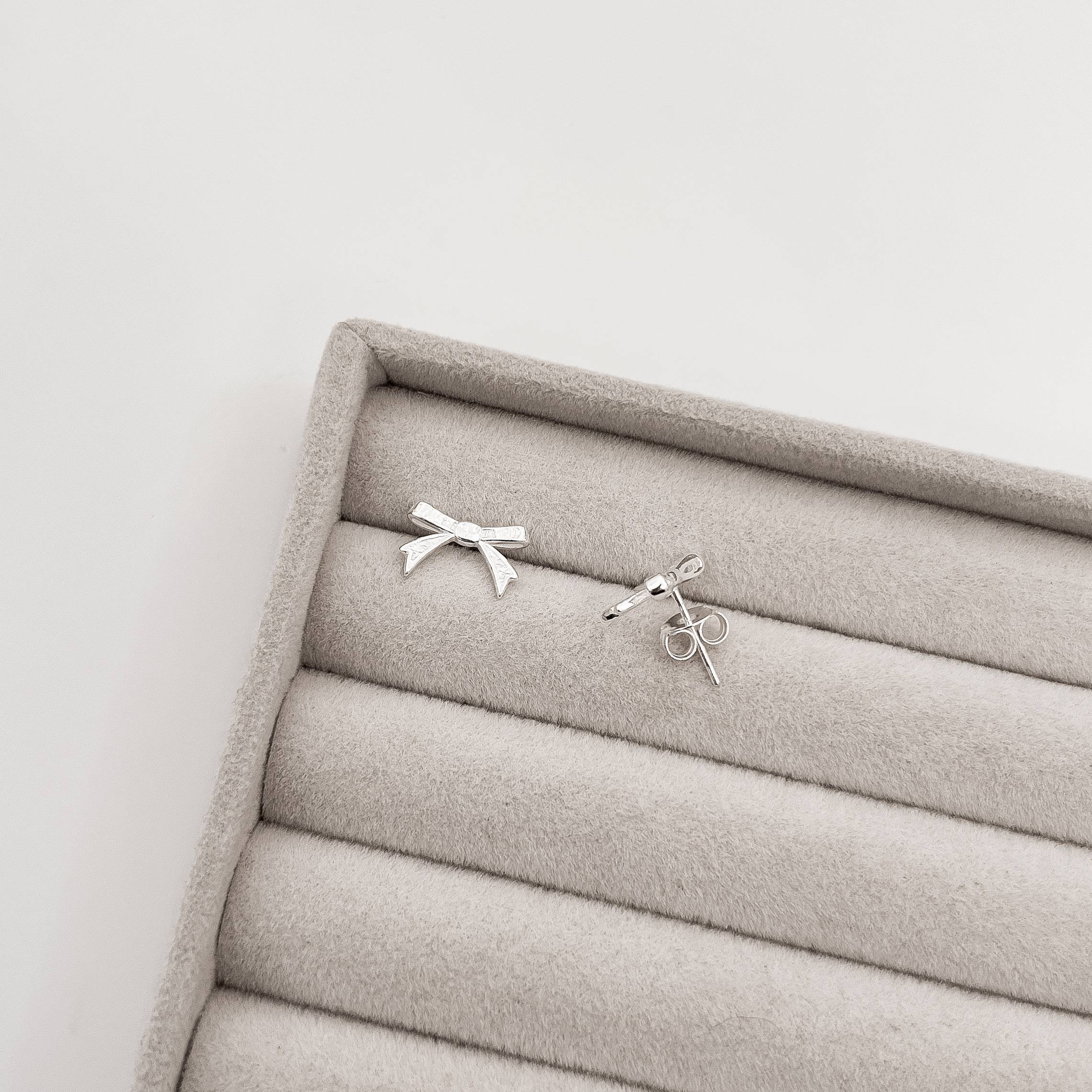 Imagem Secundária Brinco laço 13mm