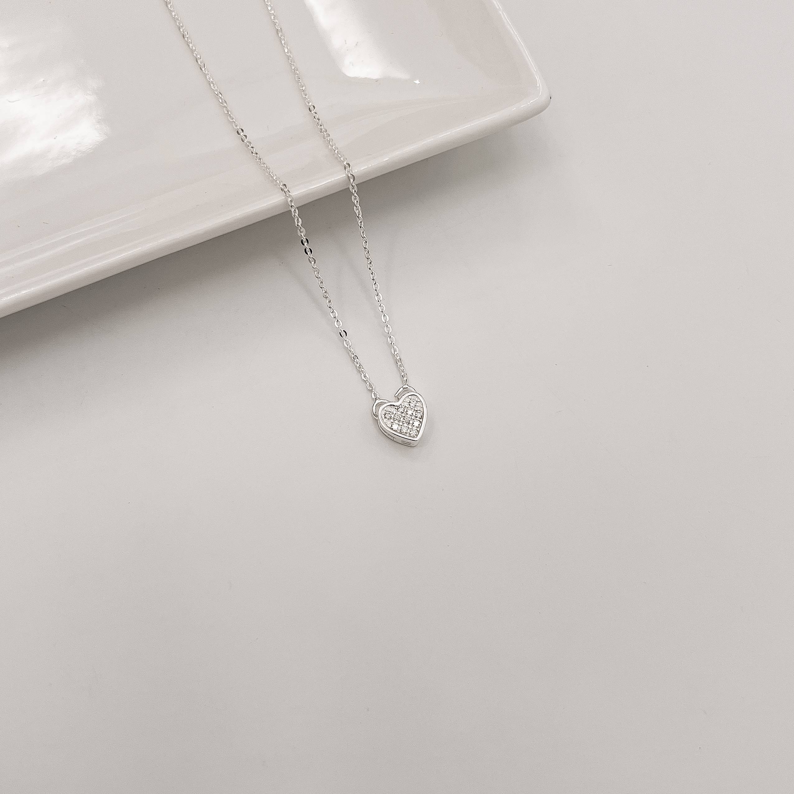 Colar coração cravejado caixa alta 8mm corrente cadeadinho 40+5cm