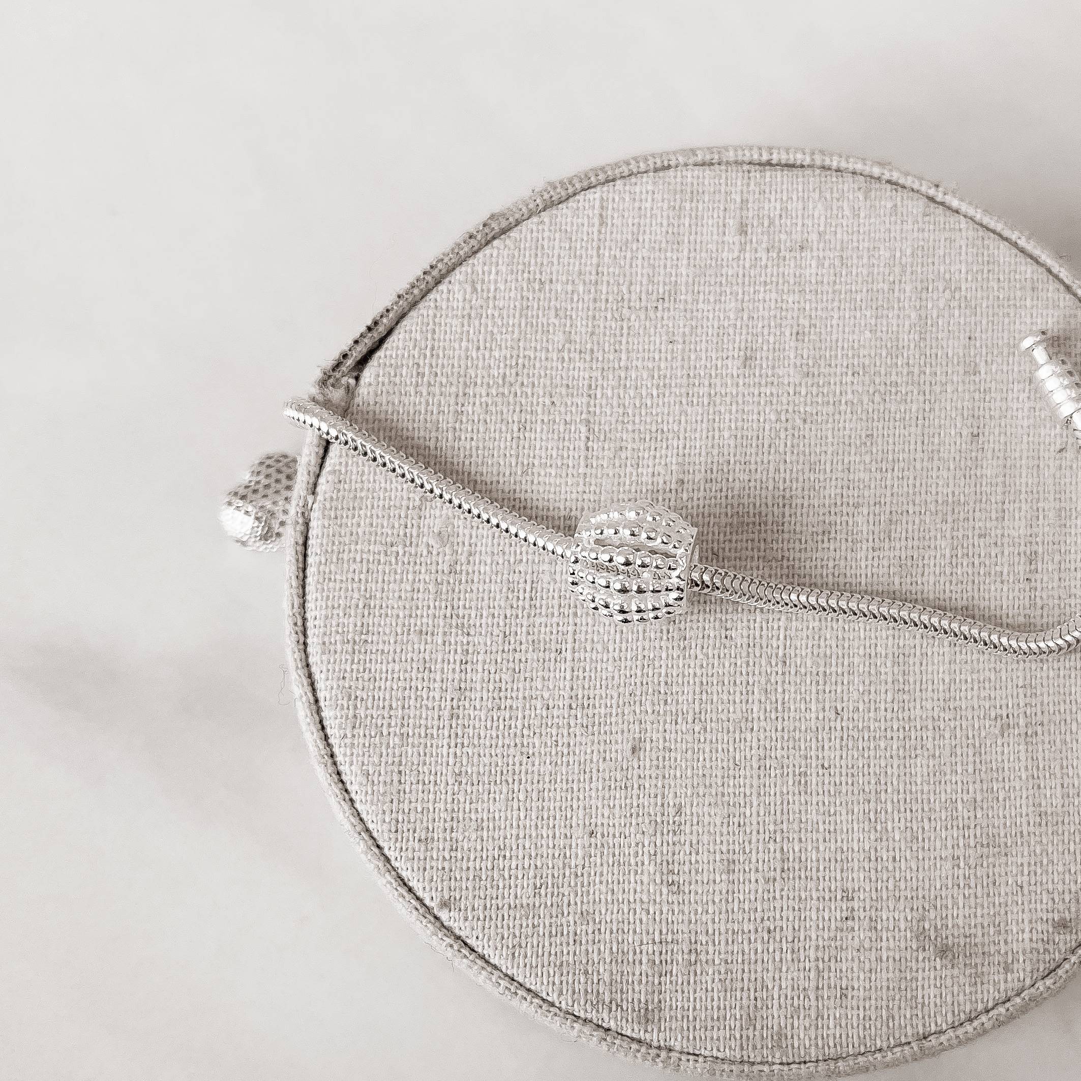 Berloque separador fio bolinhas 11mm