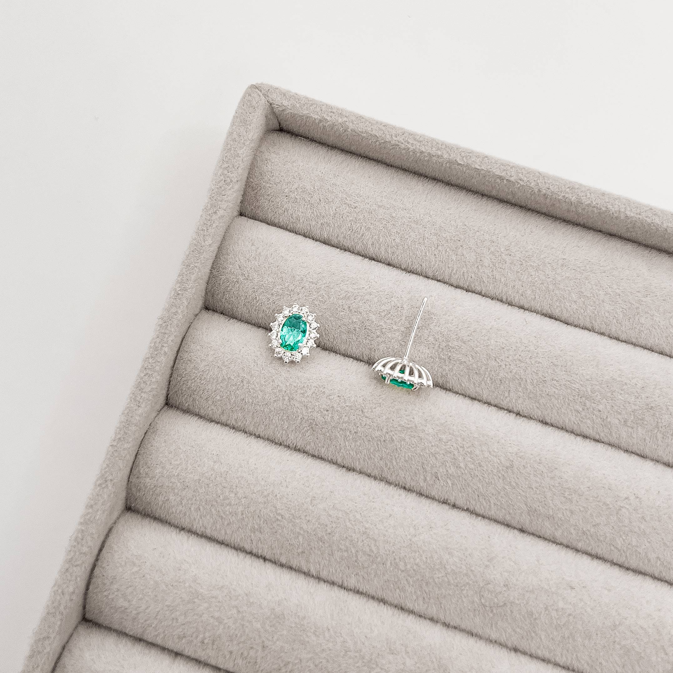 Imagem Secundária Brinco zircônia oval acqua com cravejado 10mm