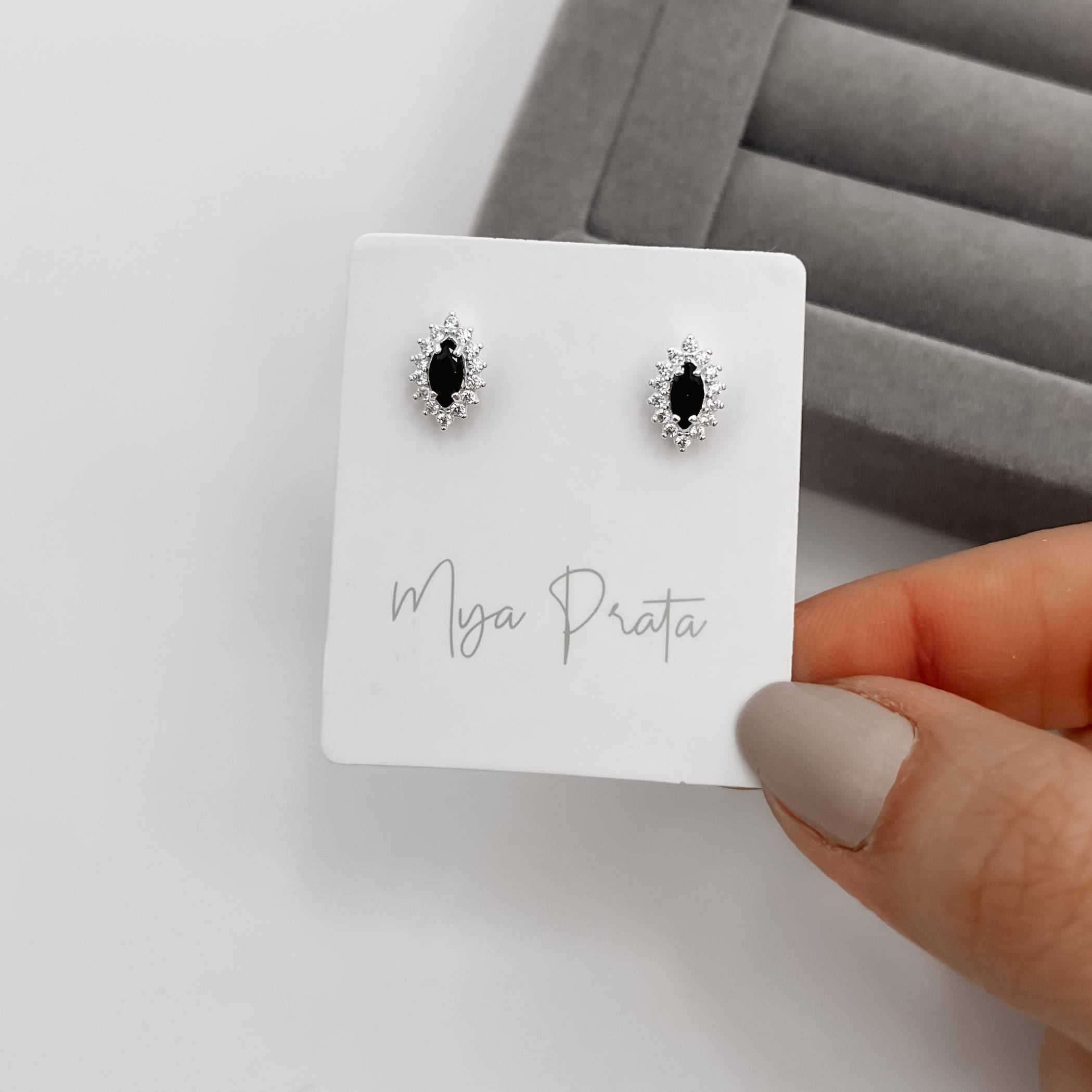 Imagem Brinco zircônia navete ônix com cravejado 10mm