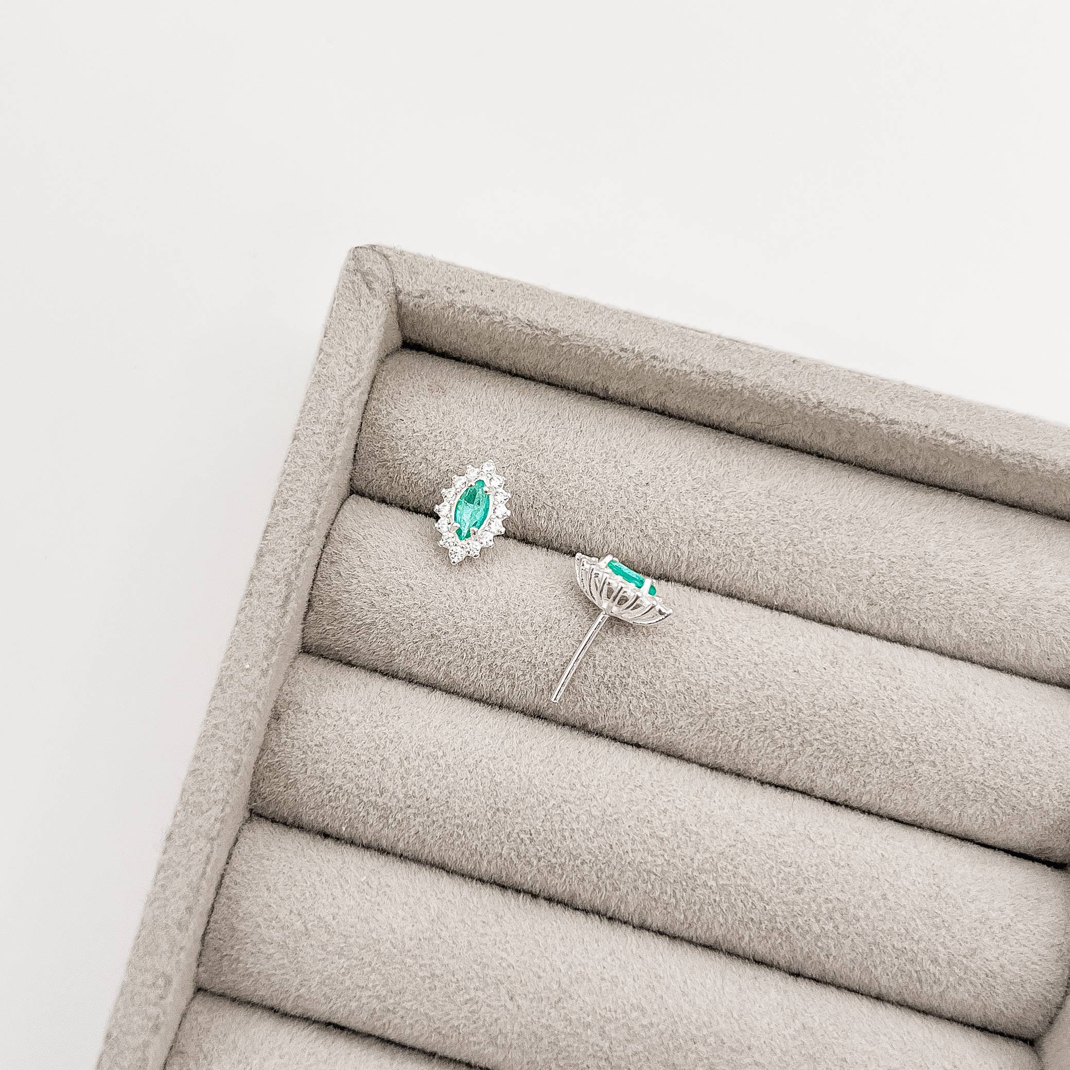 Imagem Brinco zircônia navete acqua com cravejado 10mm