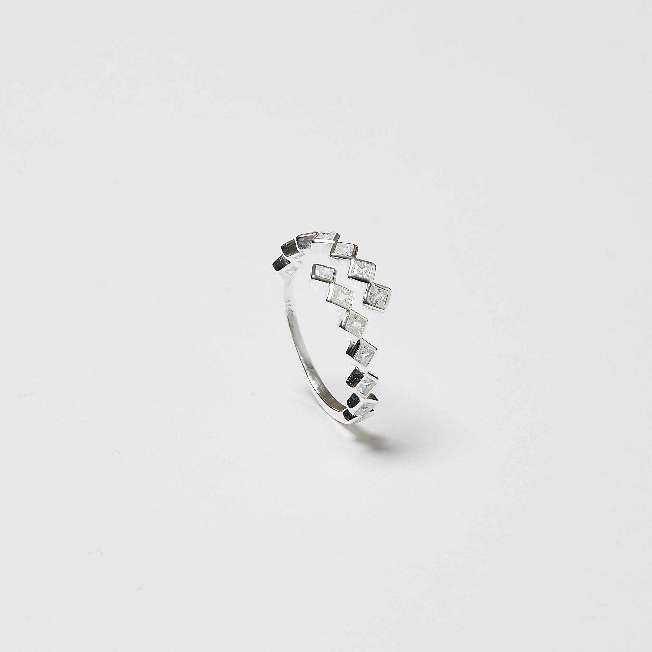 Anel aberto losangos cravejados