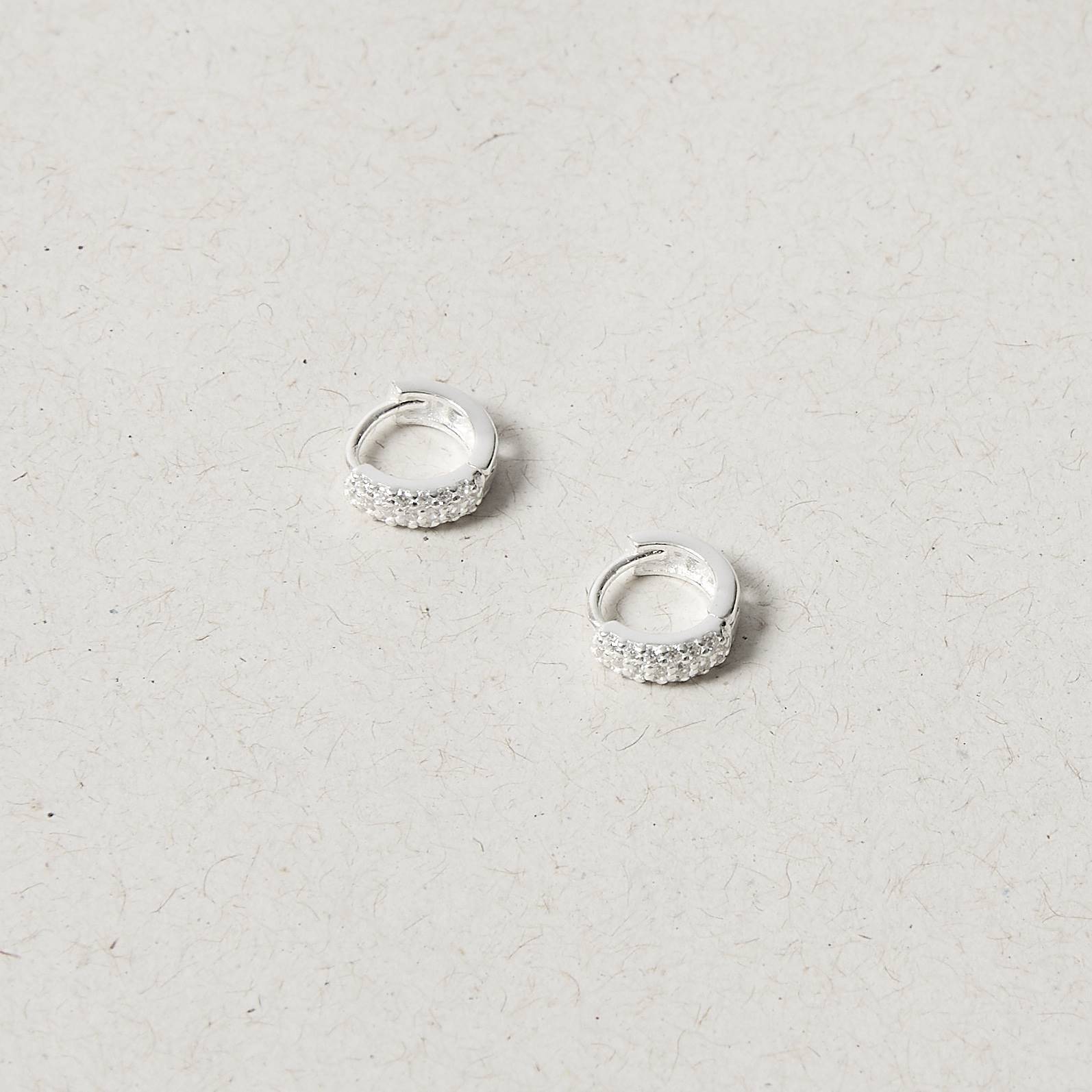 Argola click triplo cravejado 9mm detalhe corações