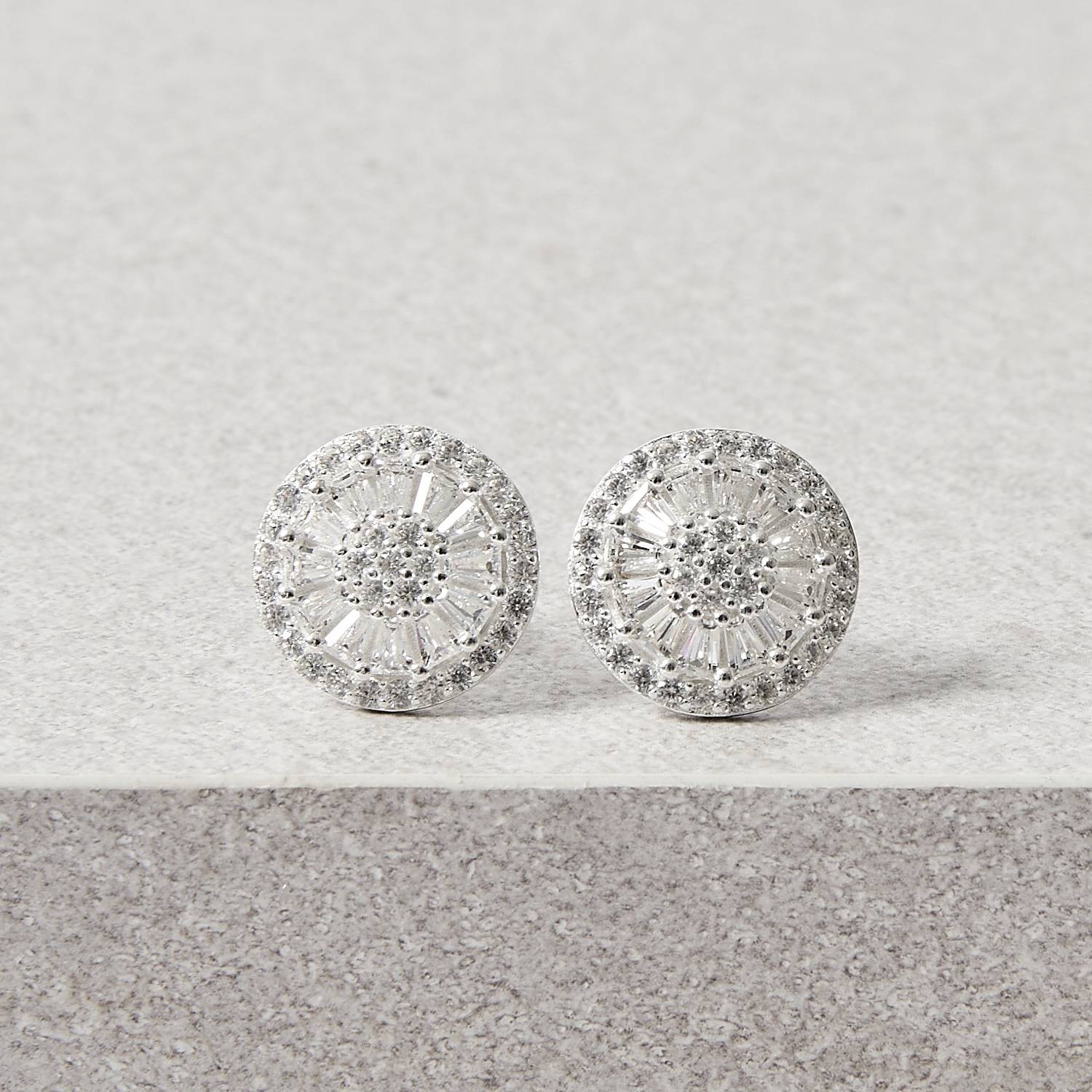 Brinco botão cravejado 14mm