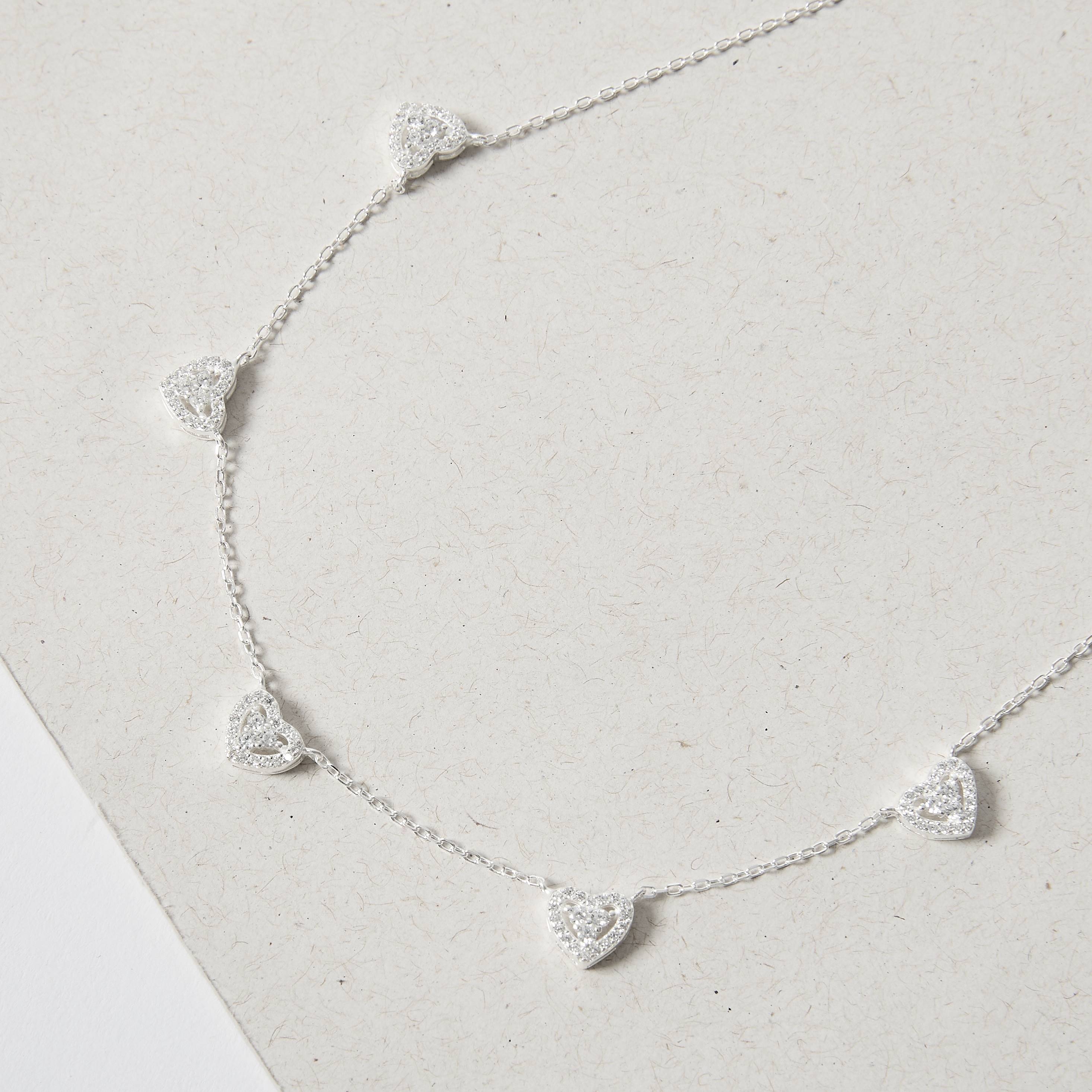 Imagem Colar entremeio corações vazados cravejados 8mm 40+5cm