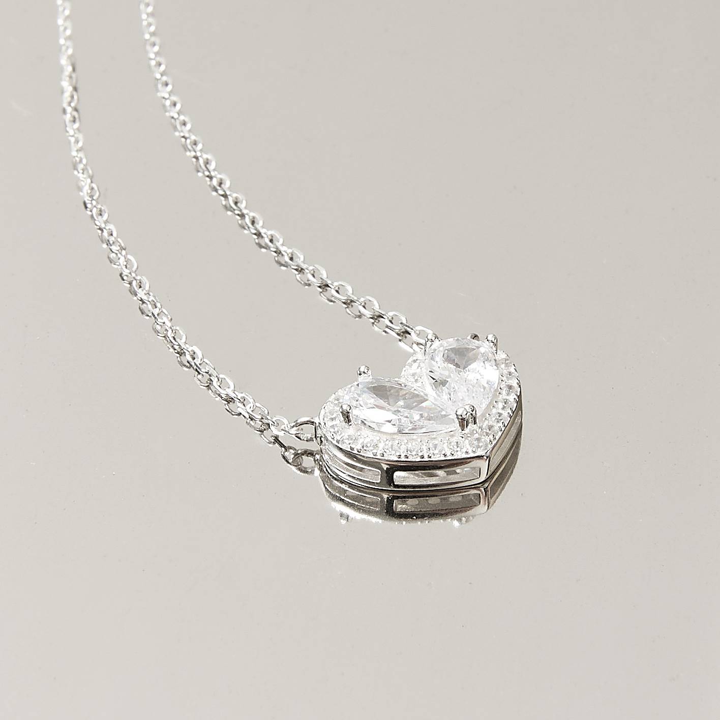 Imagem Colar coração cravejado caixa alta 15mm corrente cadeado 40+5cm