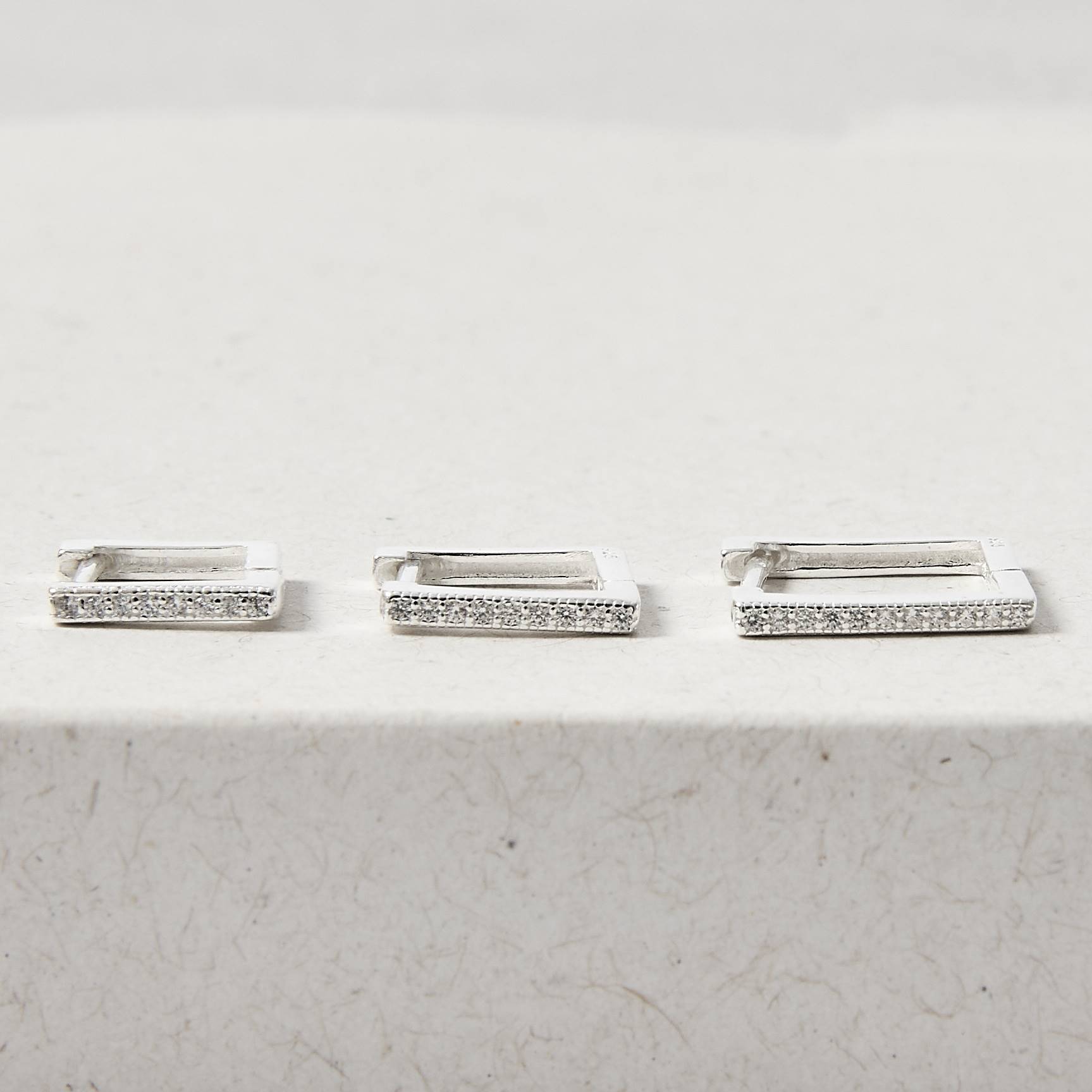 Trio argolas click quadrada 9, 10 e 12mm cravejada