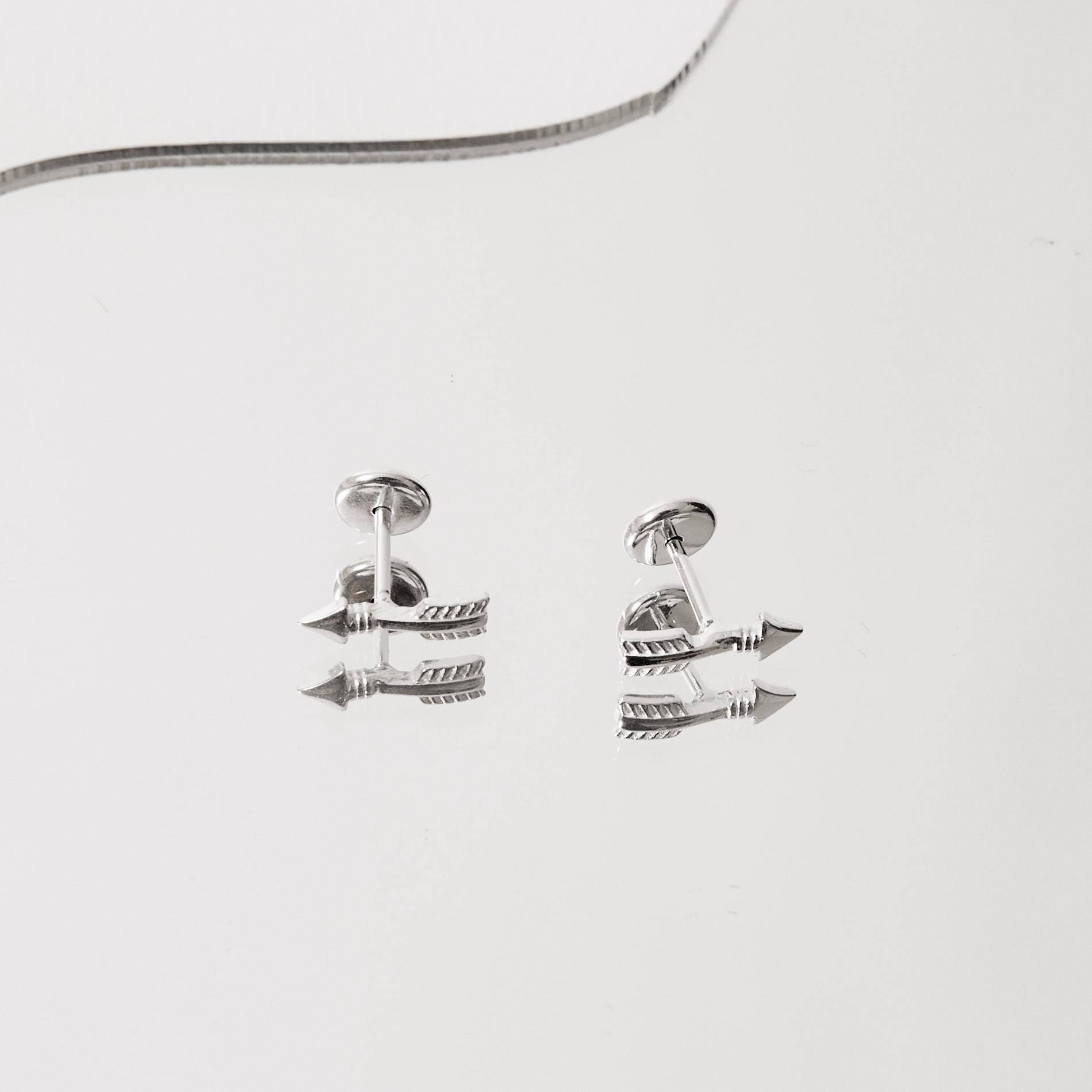 Brinco infantil flecha 10mm tarraxa baby