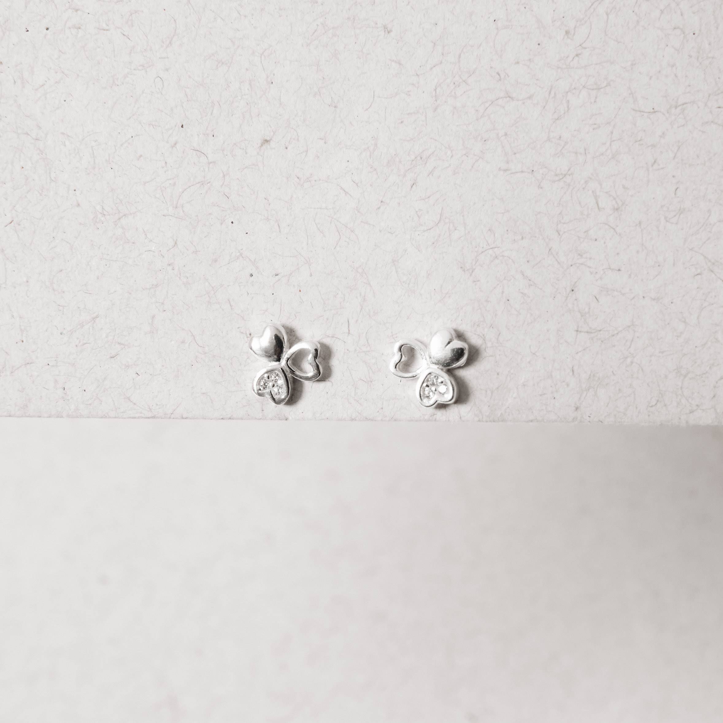 Brinco infantil corações liso, vazado e cravejado 7mm tarraxa baby