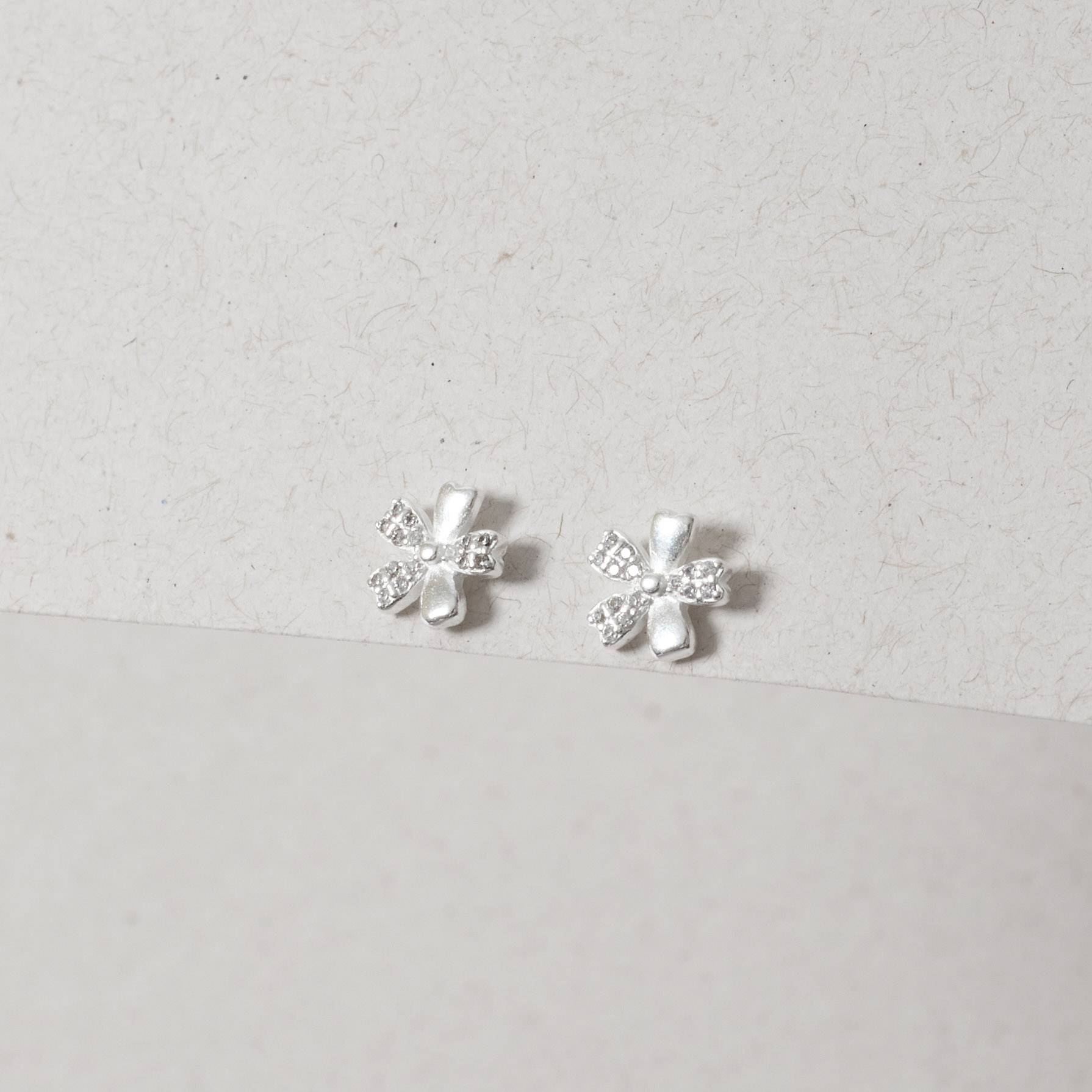 Imagem Secundária Brinco flor com cravejado 9mm