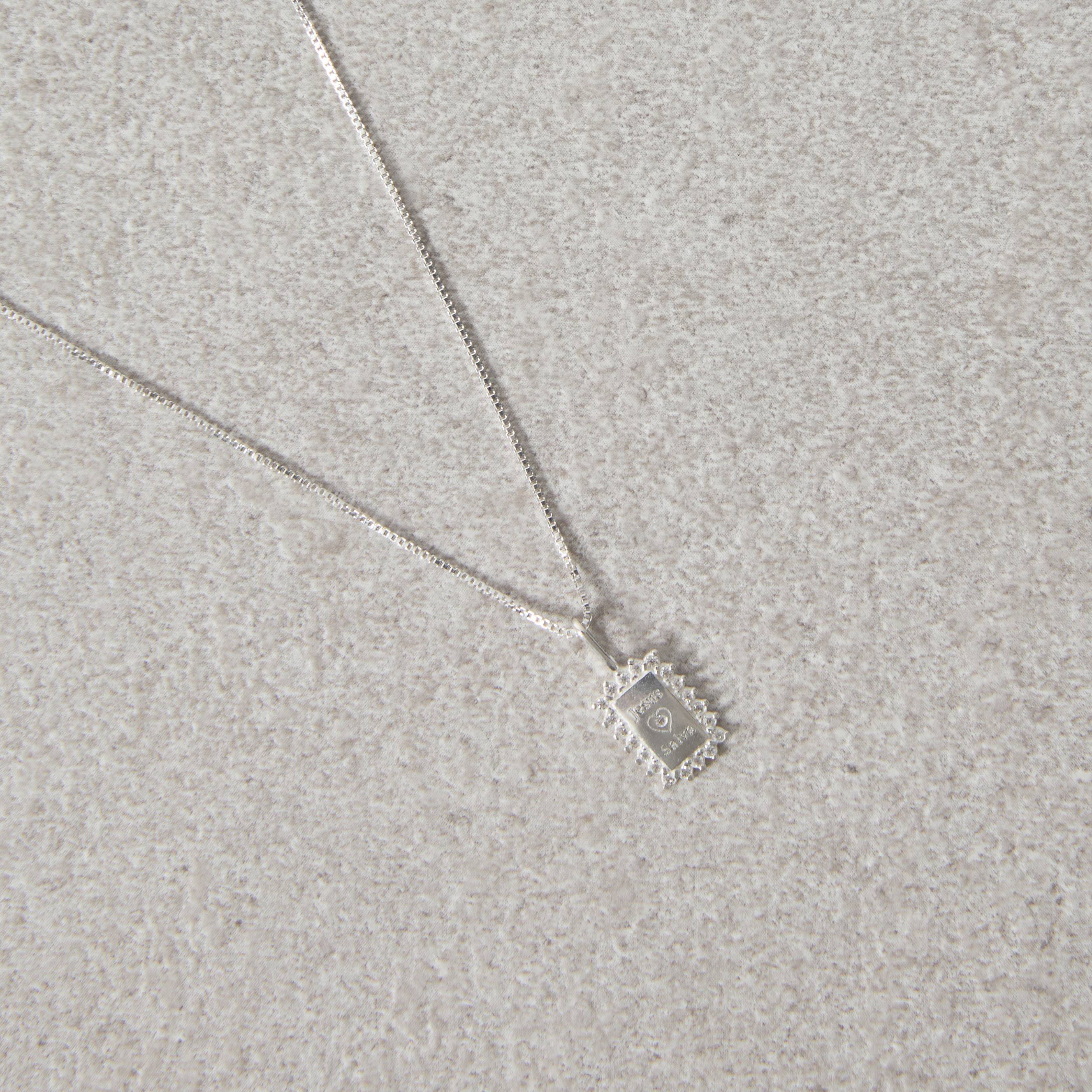 Imagem Colar pingente medalha cravejada escrito Jesus Salva 11mm 45cm