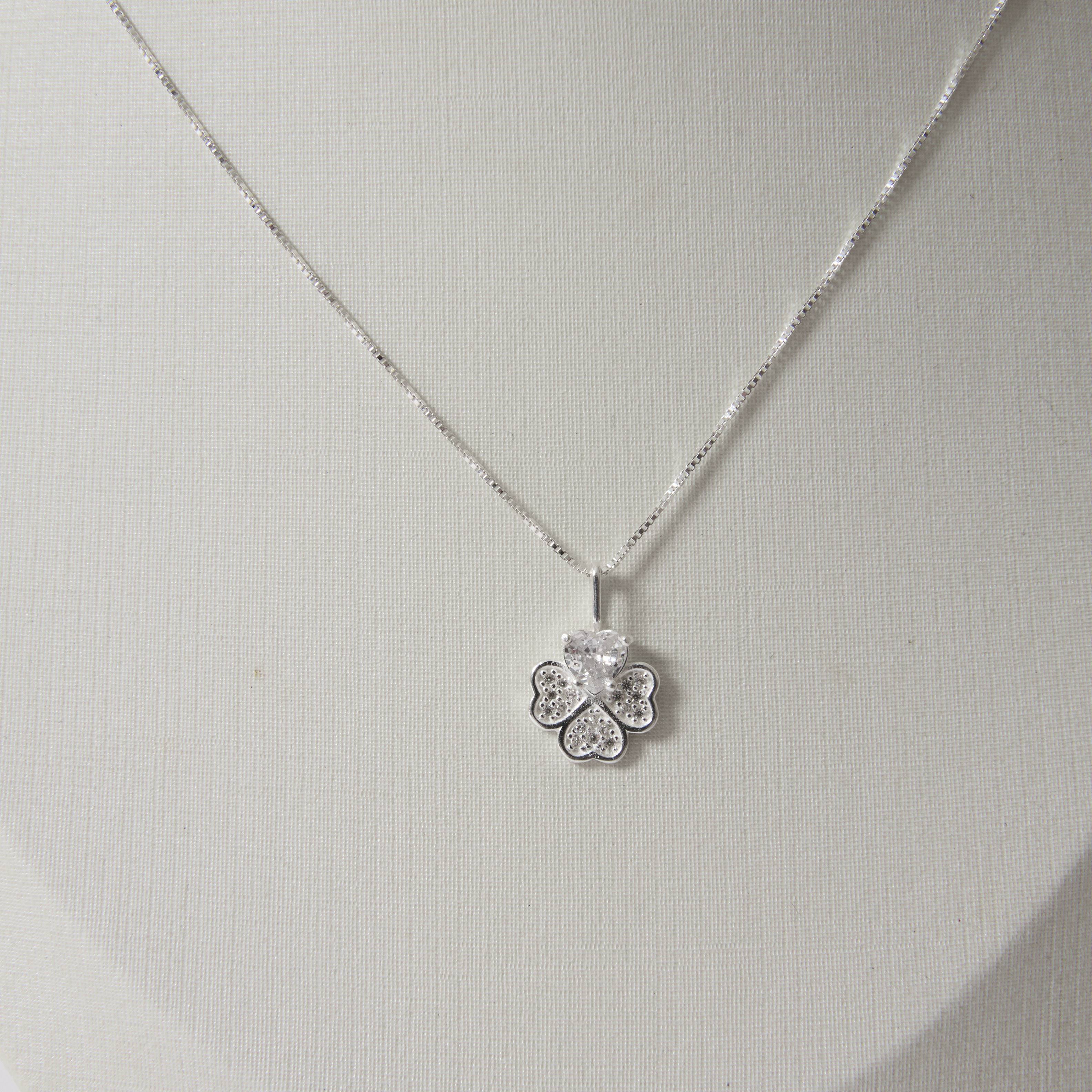 Imagem Colar pingente trevo com zircônia coração e cravejado 11mm 45cm