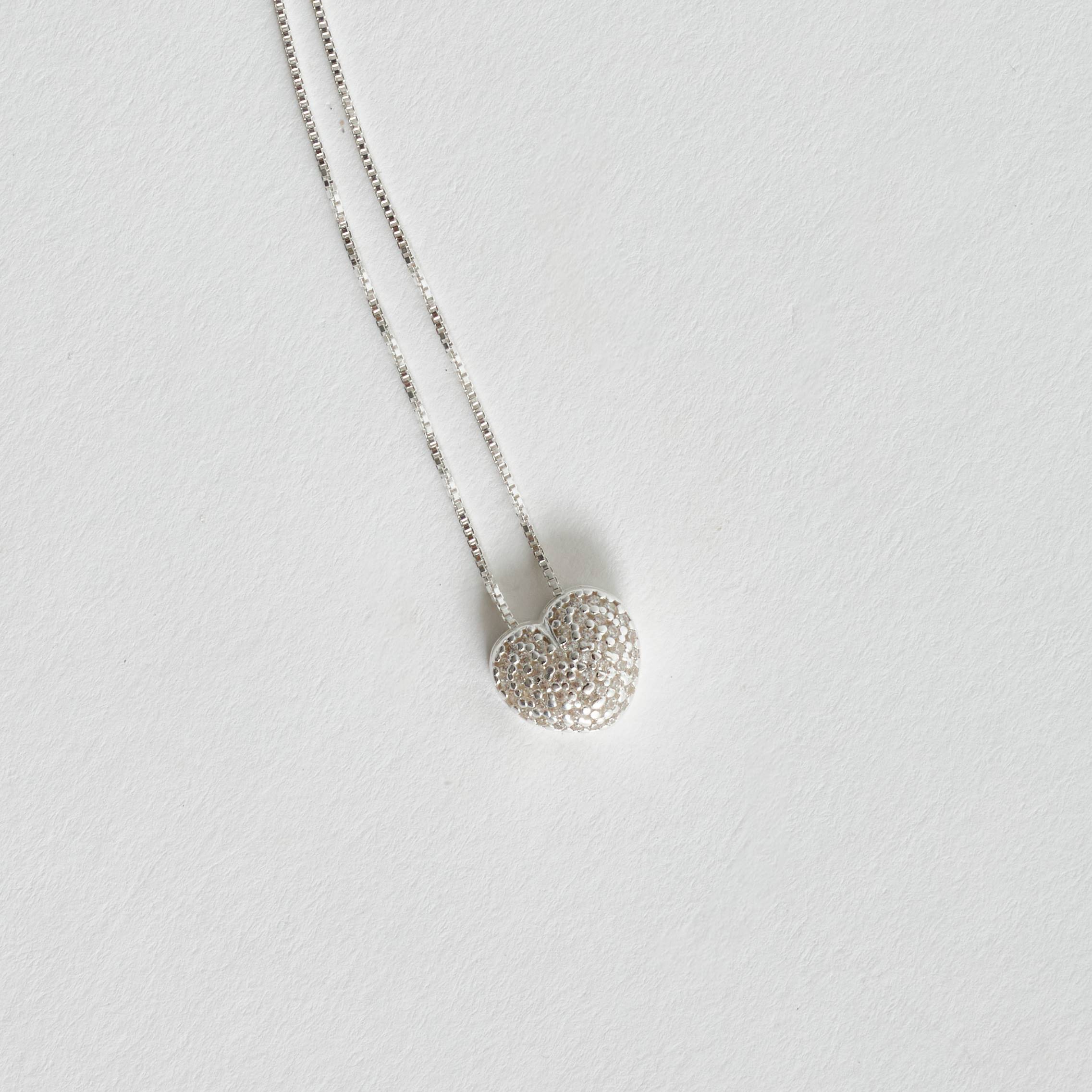 Imagem Secundária Colar coração cravejado cristal passante 10mm 45cm