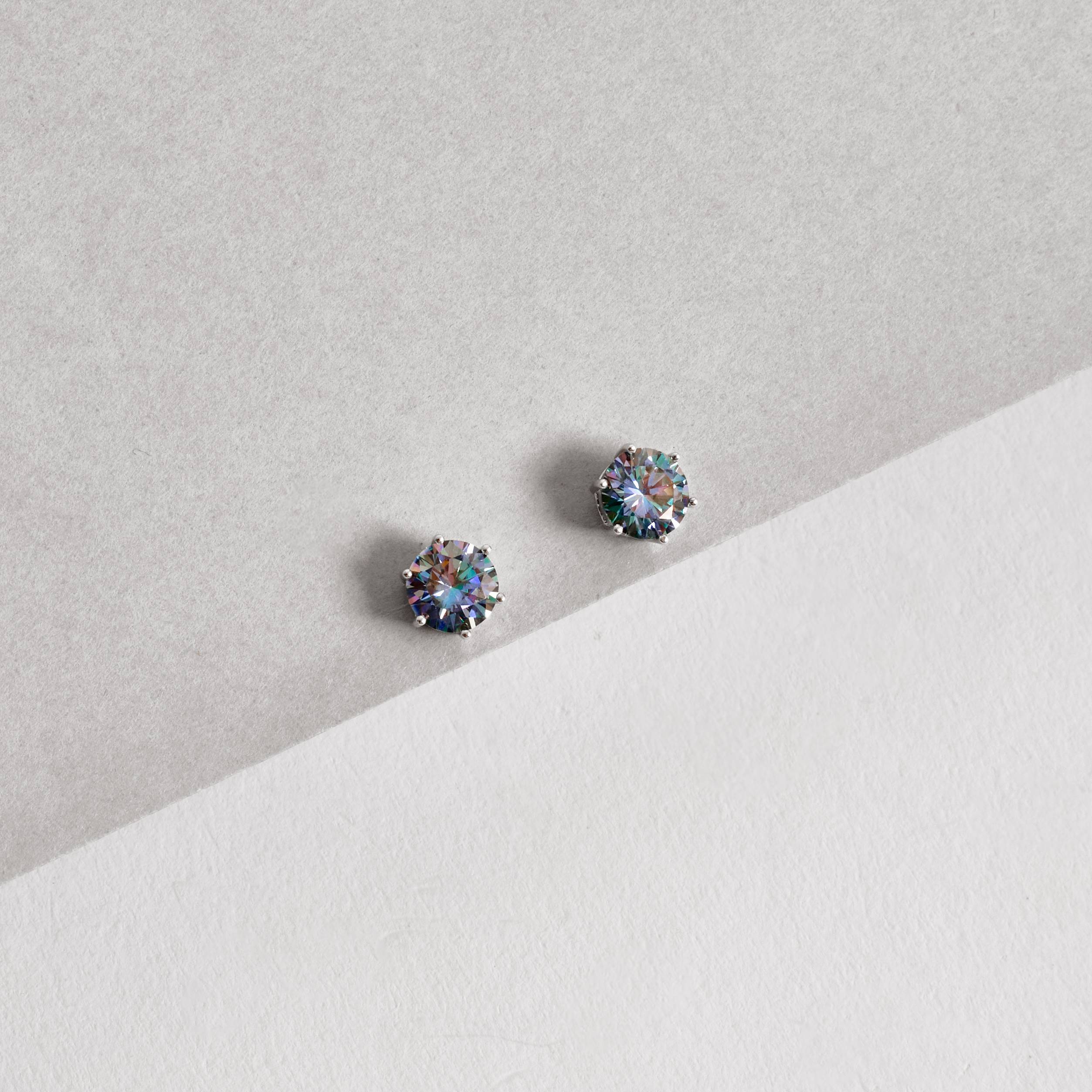 Brinco moissanite rainbow green 6.5mm ródio