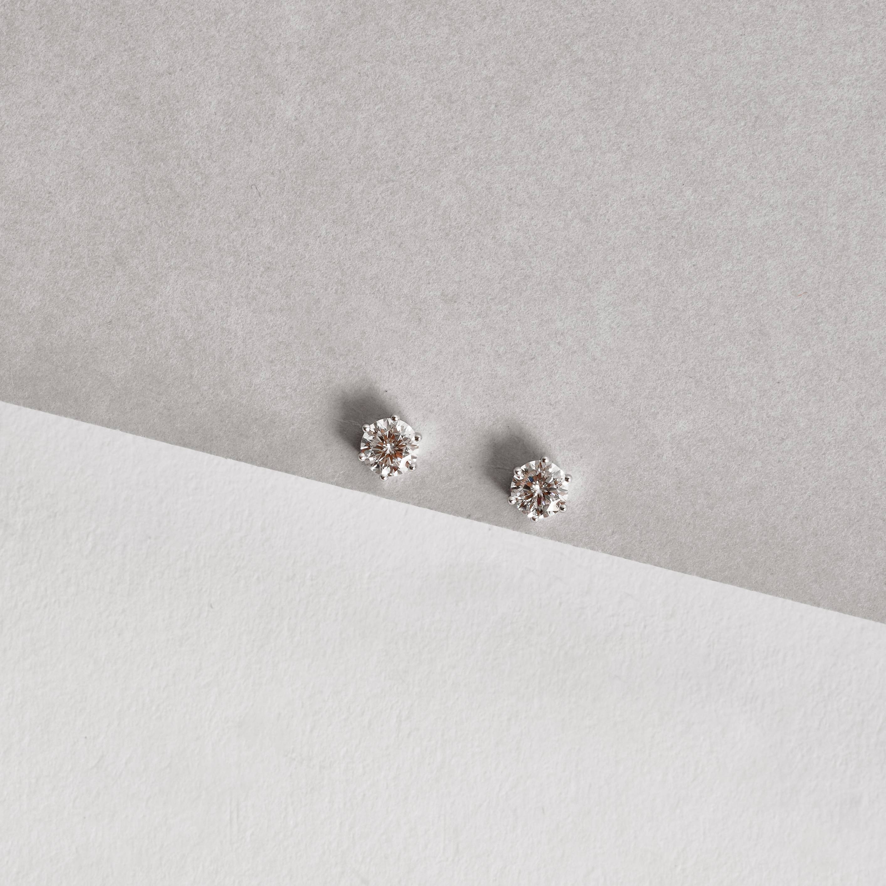 Brinco moissanite redondo cristal 5mm ródio