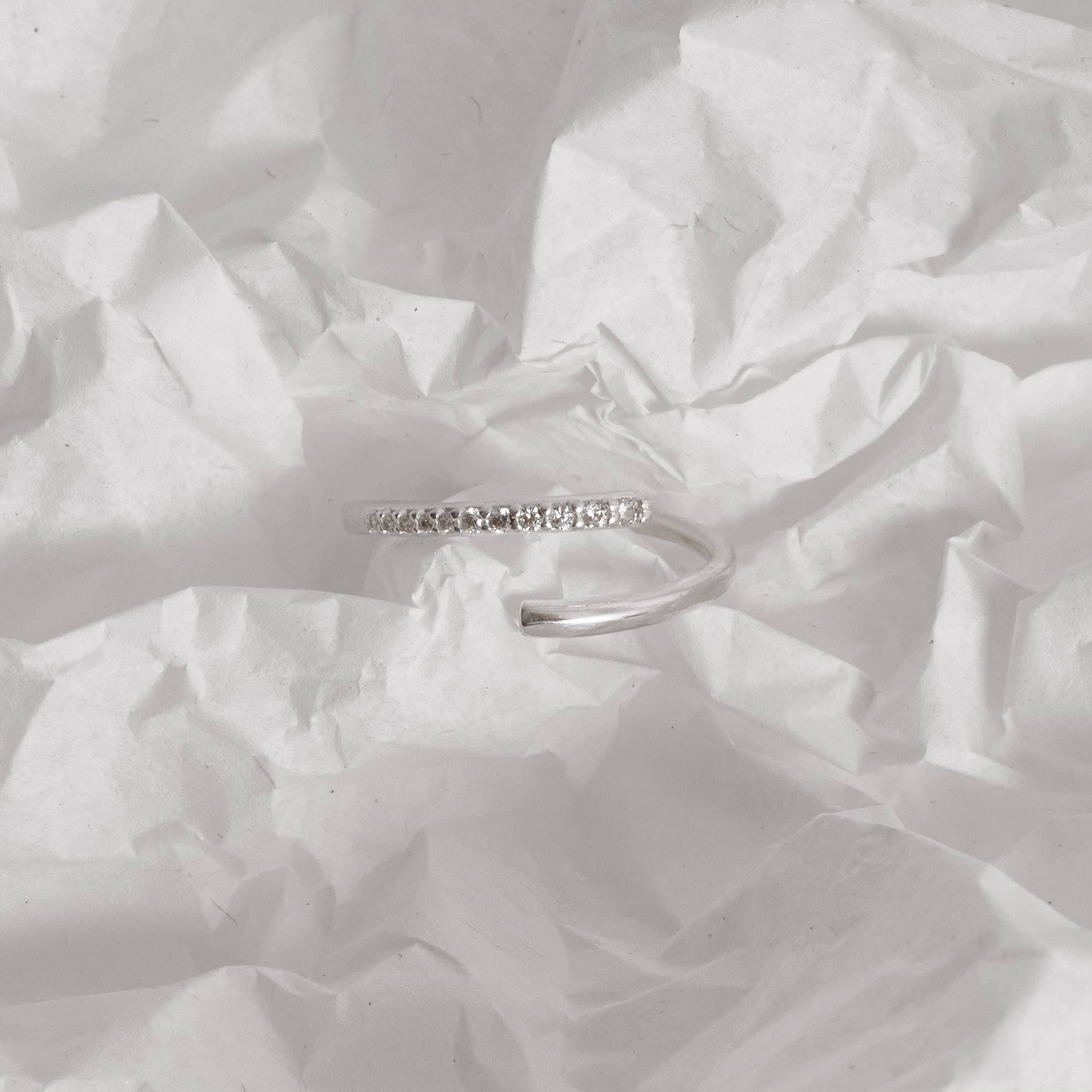 Anel fio liso e cravejado regulável P