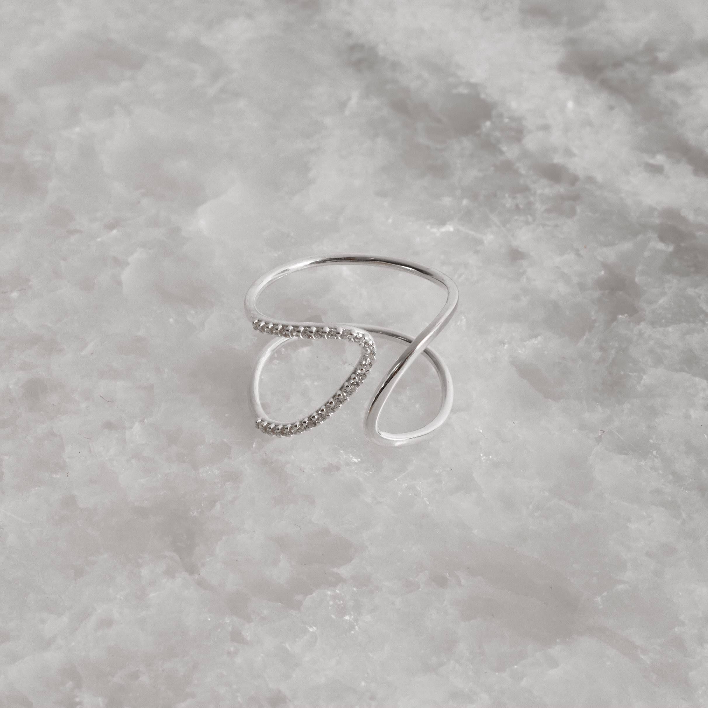 Anel aberto largo fio liso e cravejado