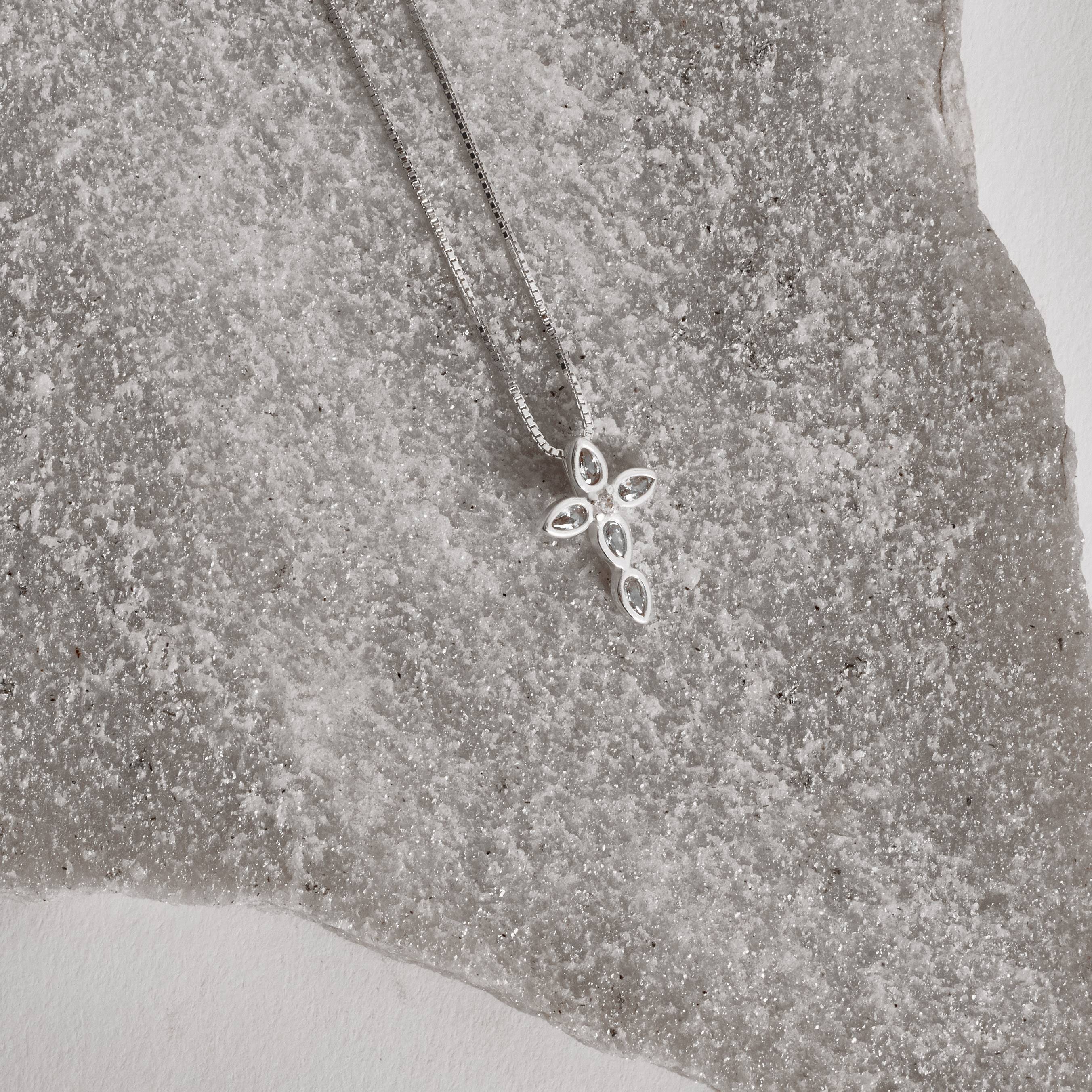 Imagem Colar pingente cruz com zircônias 14mm 45cm