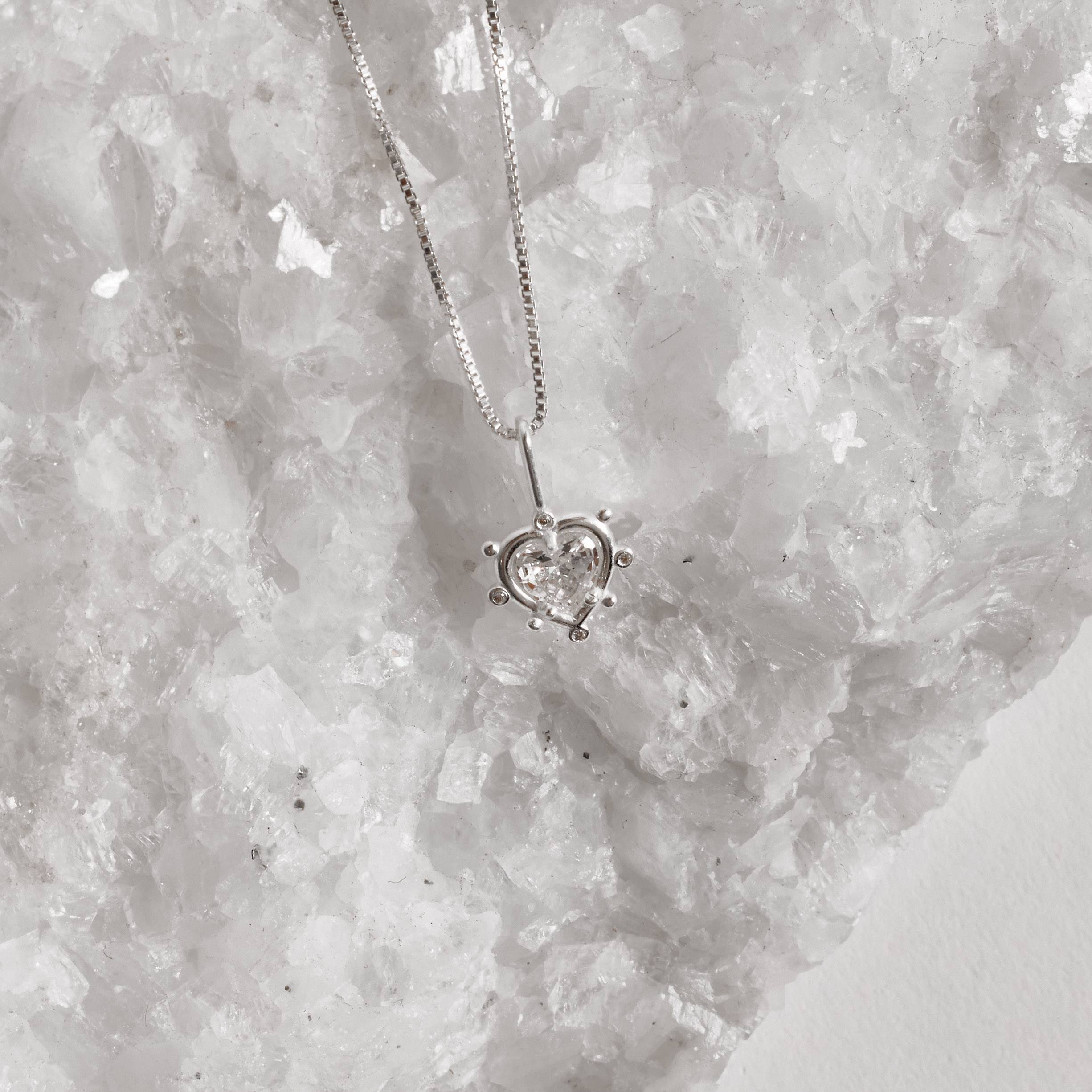 Imagem Colar pingente zircônia coração trabalhado 9mm 45cm