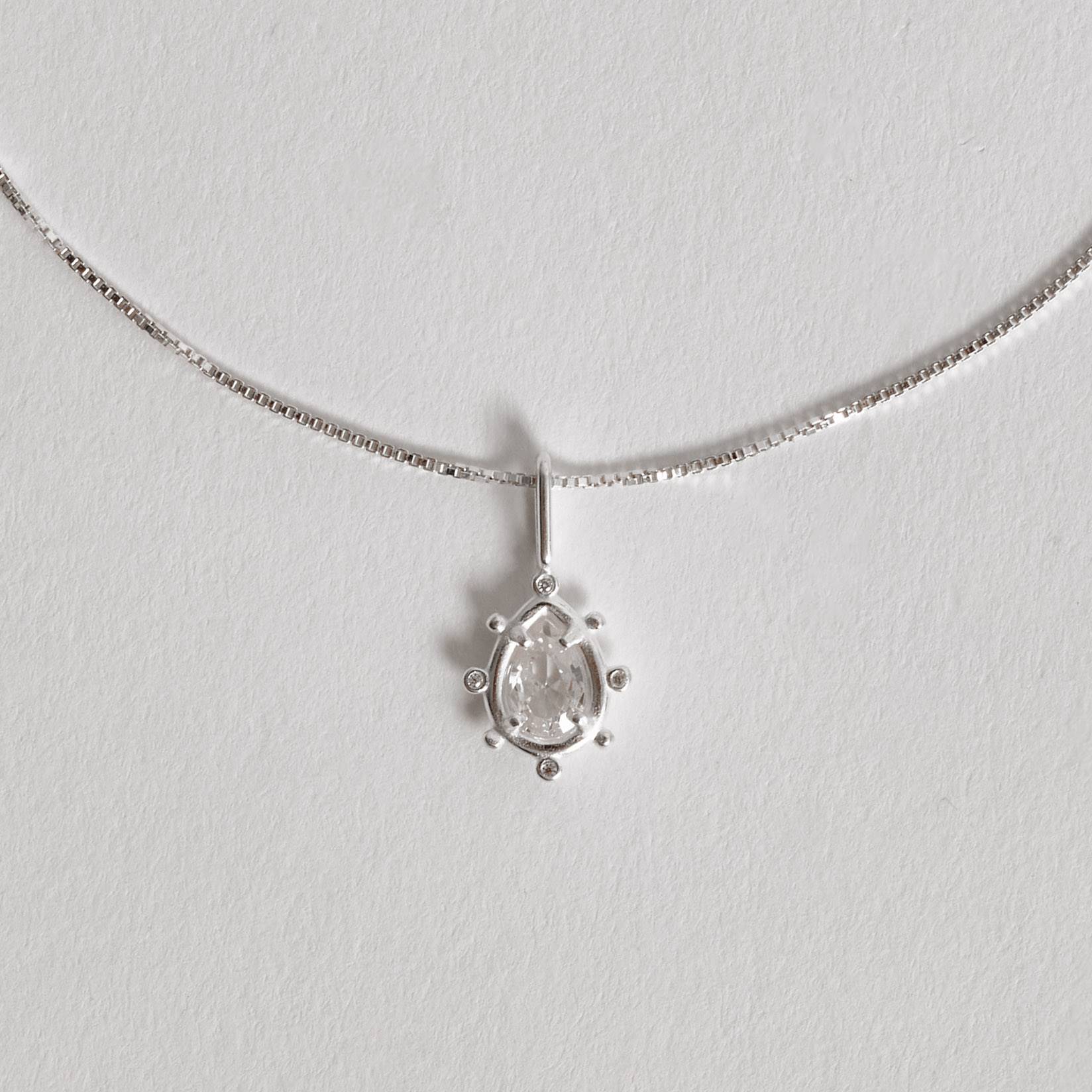 Colar pingente zircônia gota trabalhada 11mm 45cm